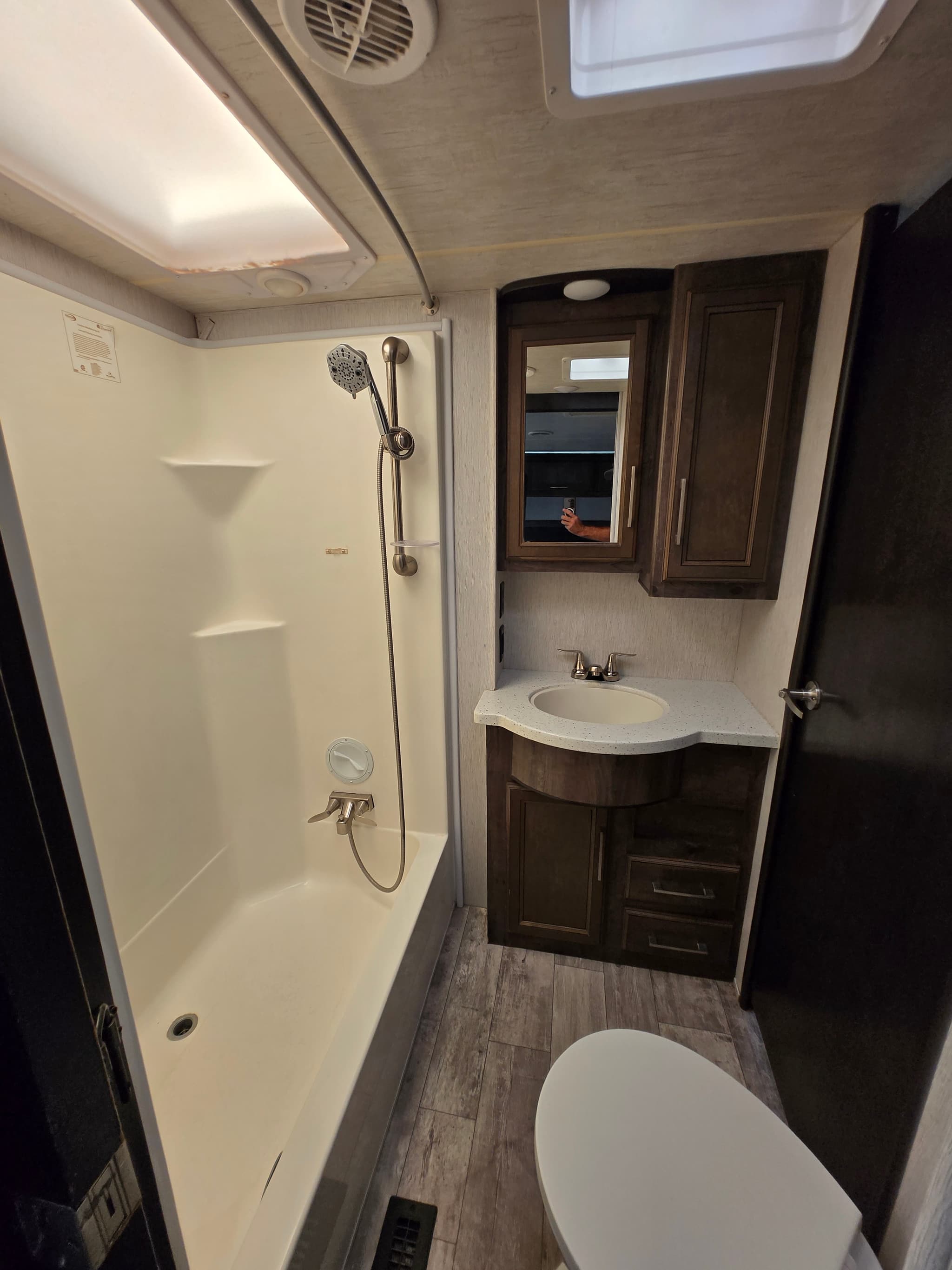 2018 Heartland Cyclone 4270 — photo 15 of 17