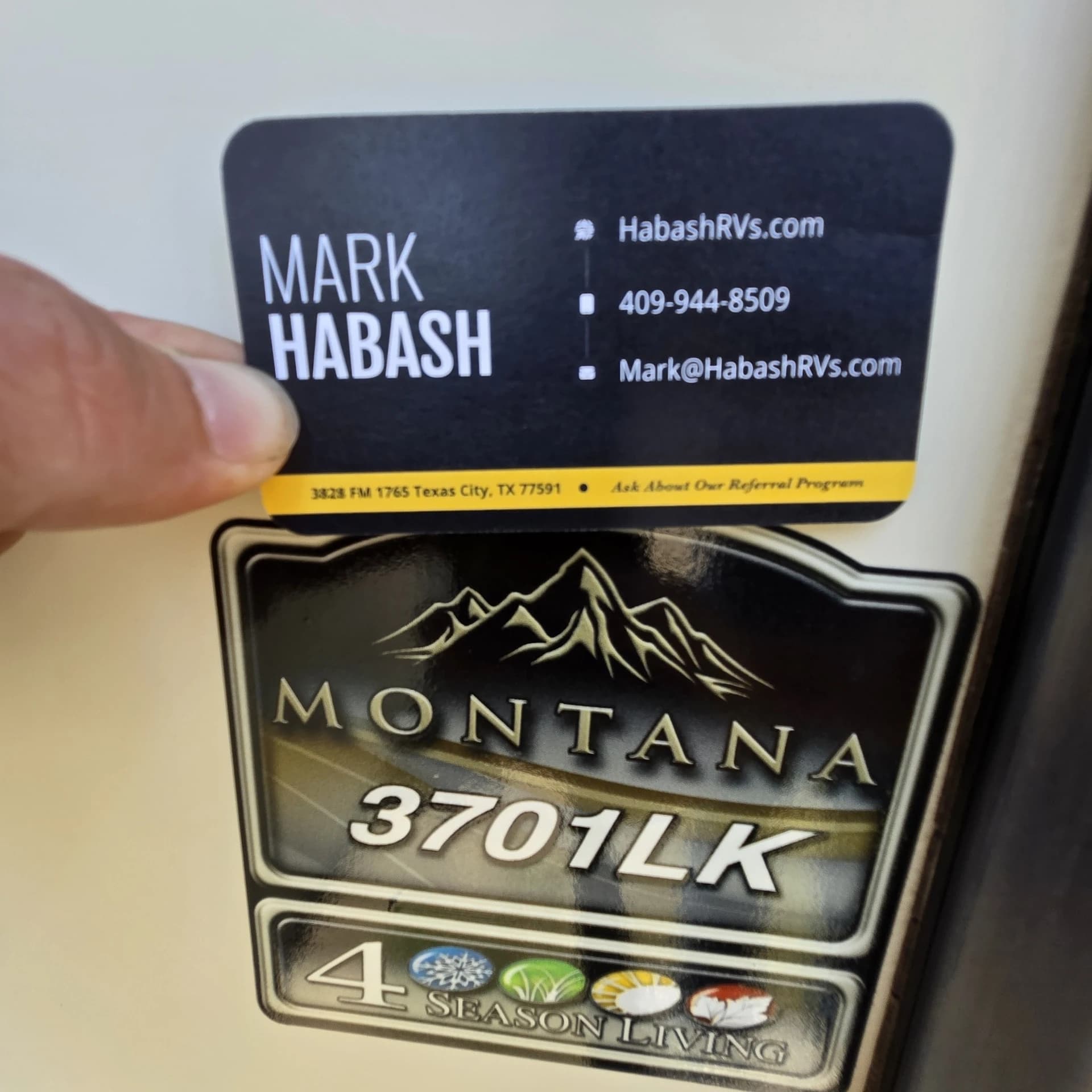 2019 Keystone Montana 3701LK — photo 13 of 14