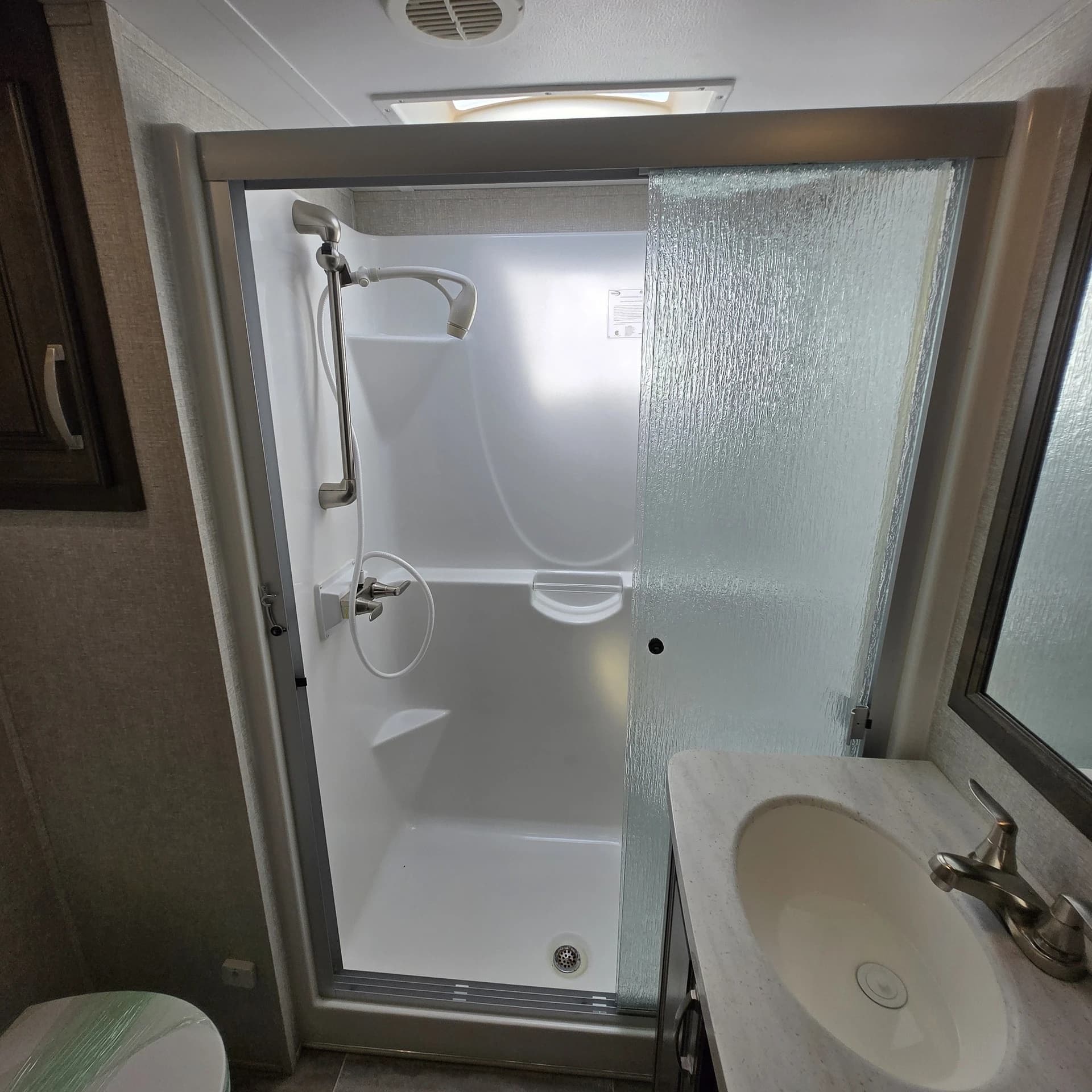 2019 Keystone Montana 3701LK — photo 12 of 14