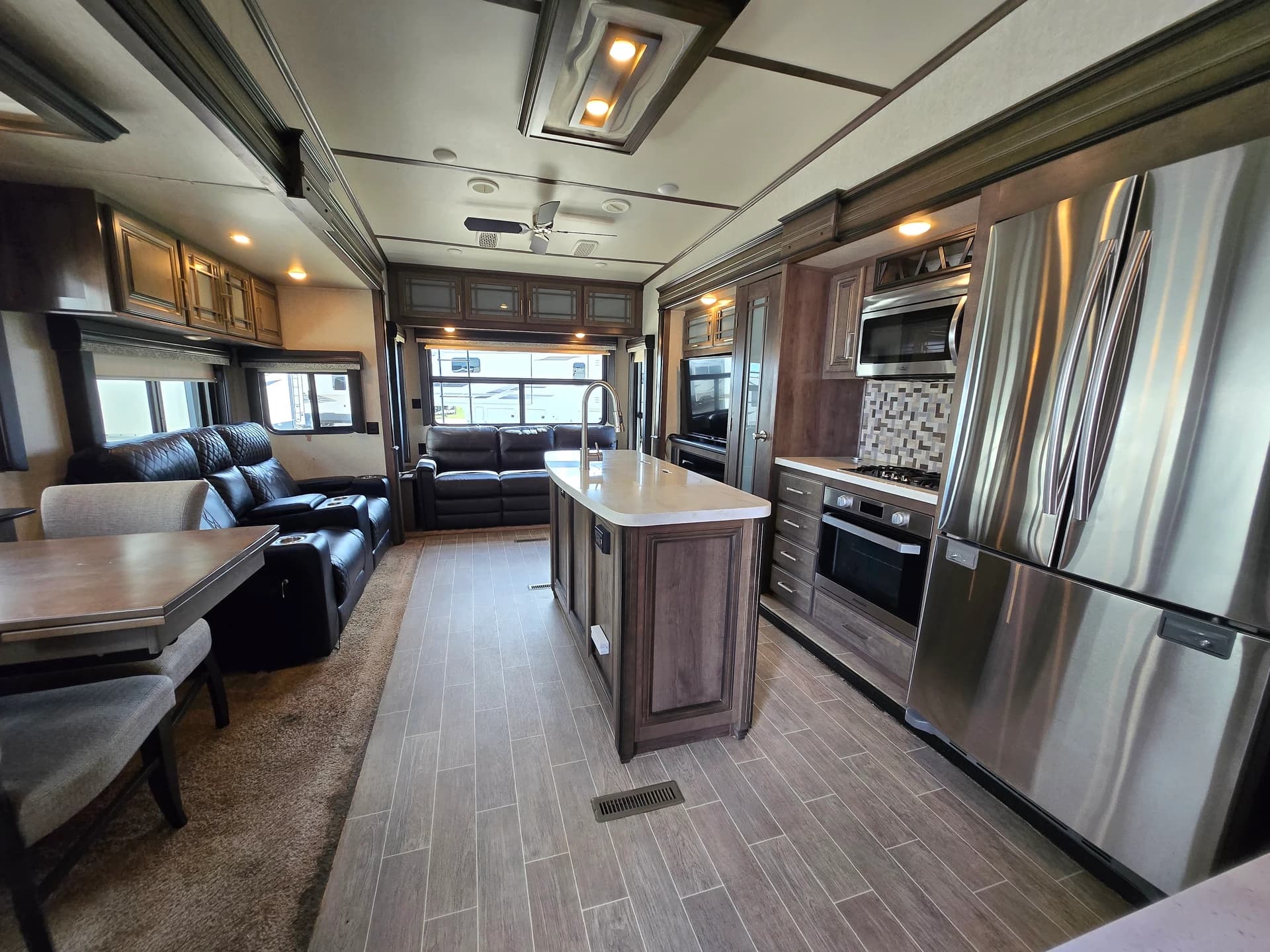 2020 Keystone Montana 3811MS — photo 6 of 17