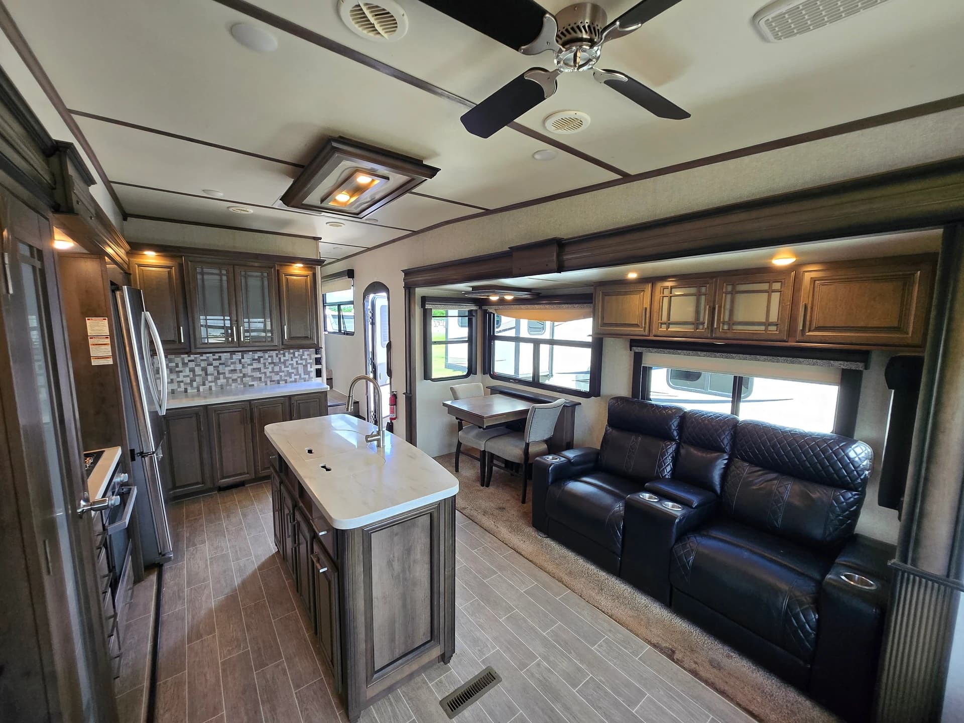 2020 Keystone Montana 3811MS — photo 8 of 17