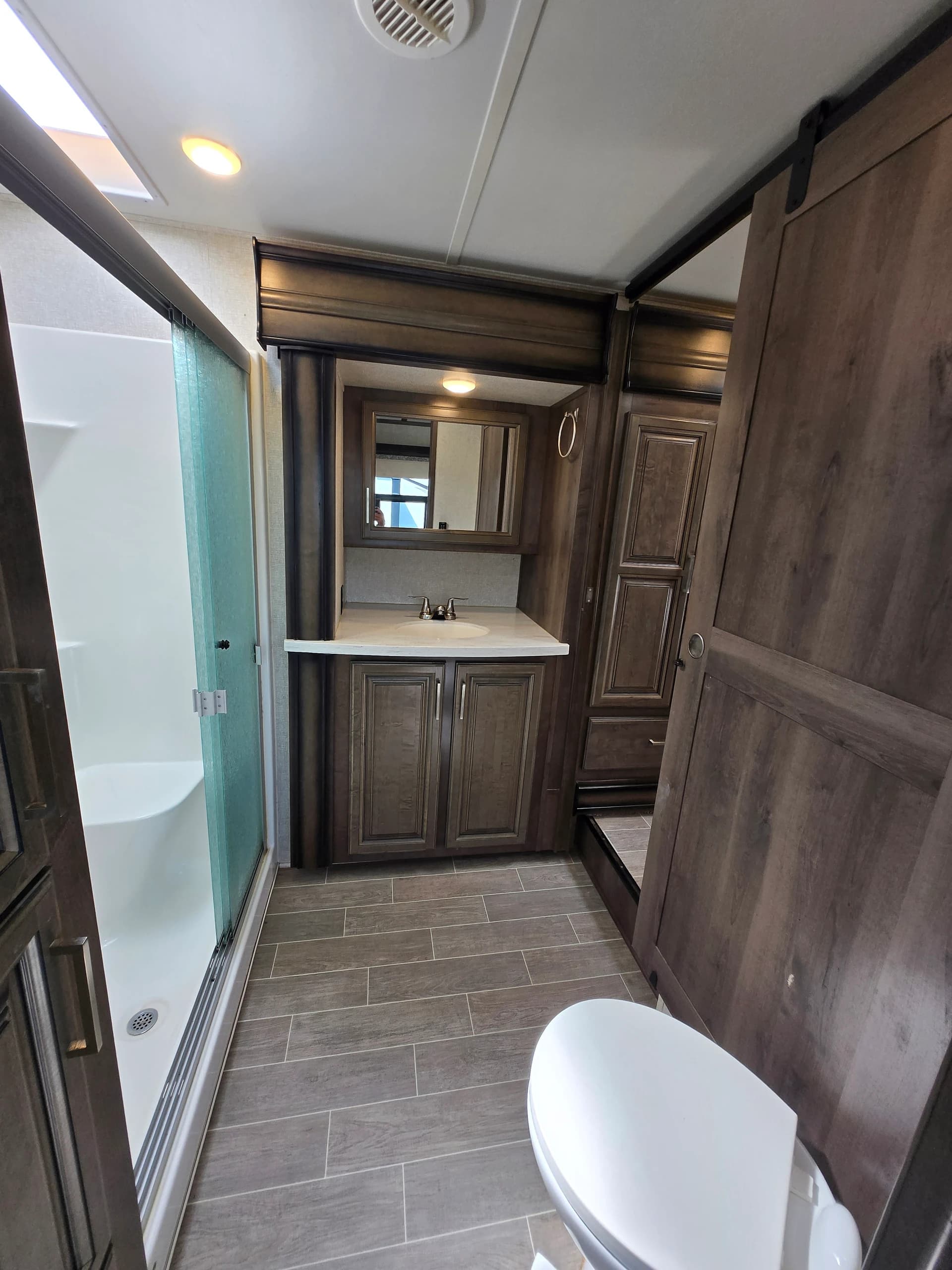 2020 Keystone Montana 3811MS — photo 11 of 17