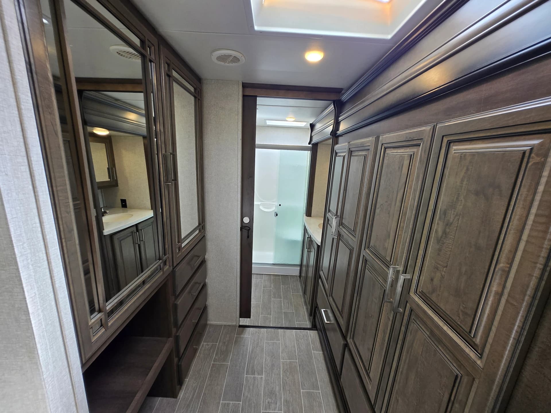 2020 Keystone Montana 3811MS — photo 12 of 17