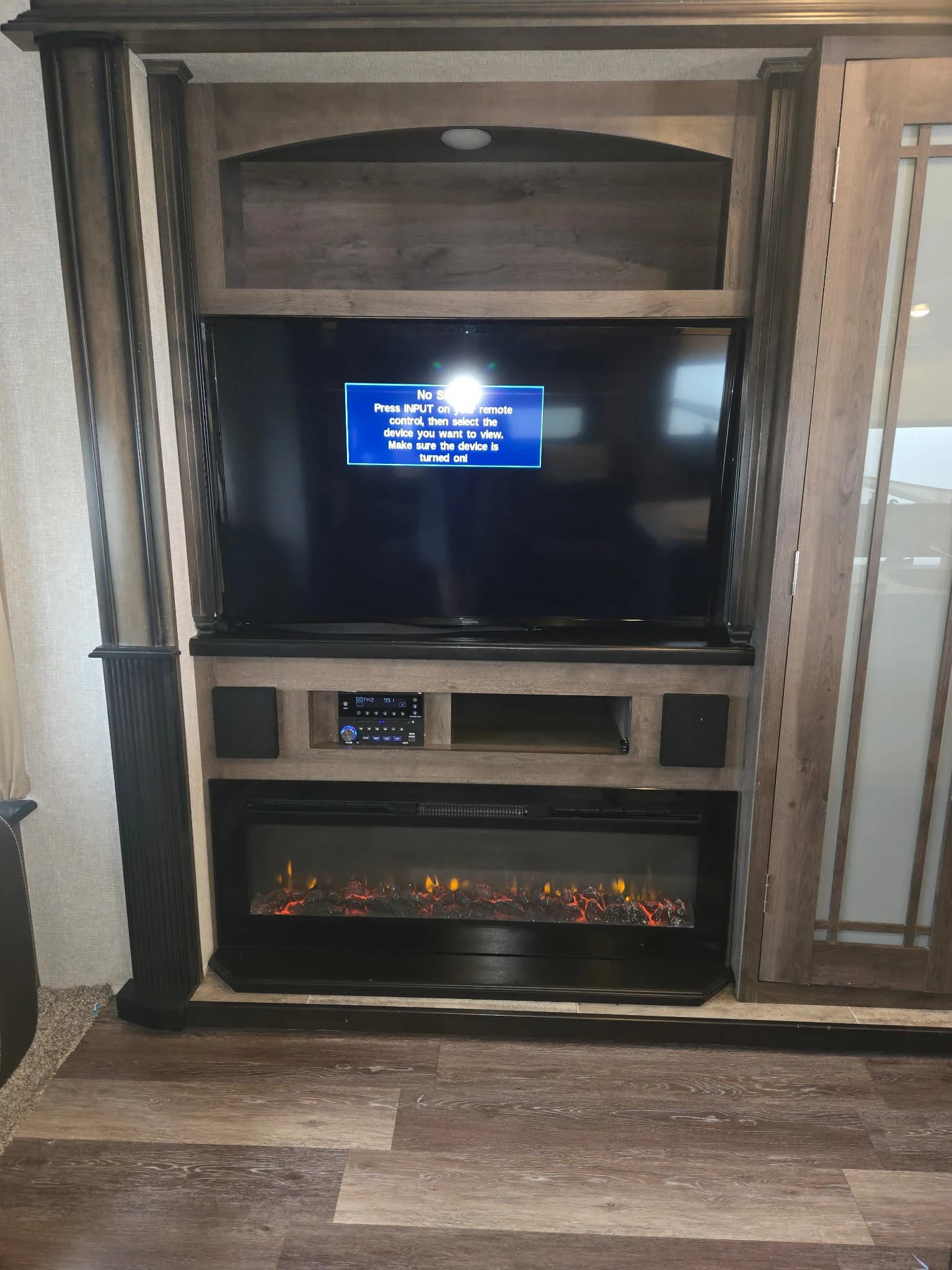 2018 Keystone Montana 3811MS — photo 9 of 16