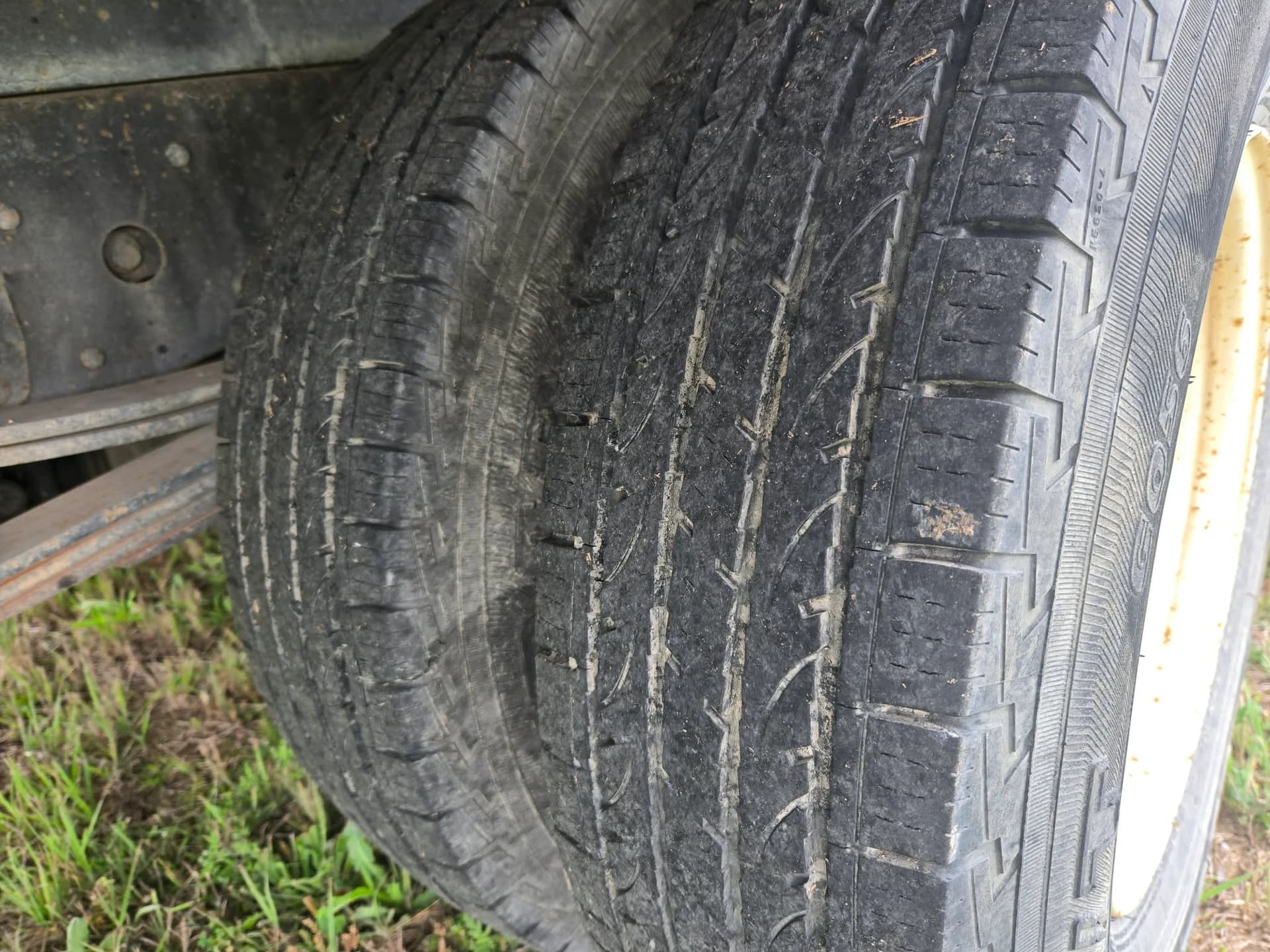2007 Isuzu NPR stake-bed — photo 8 of 12