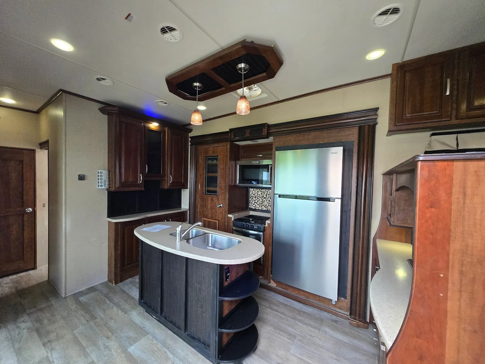 2016 Grand Design Solitude 379FL — photo 7 of 15