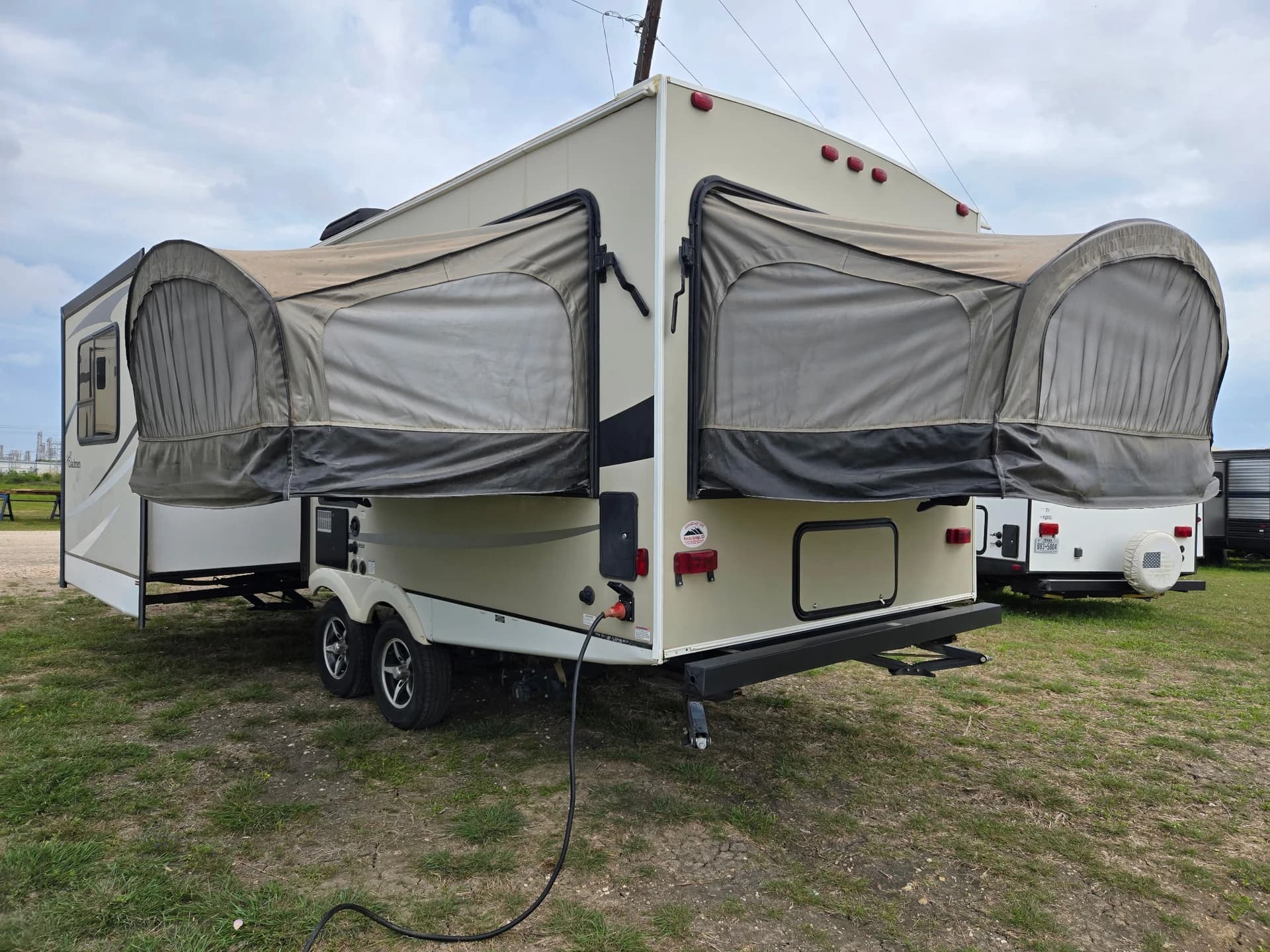 2018 Coachmen Freedom Express 23TQX — photo 3 of 15