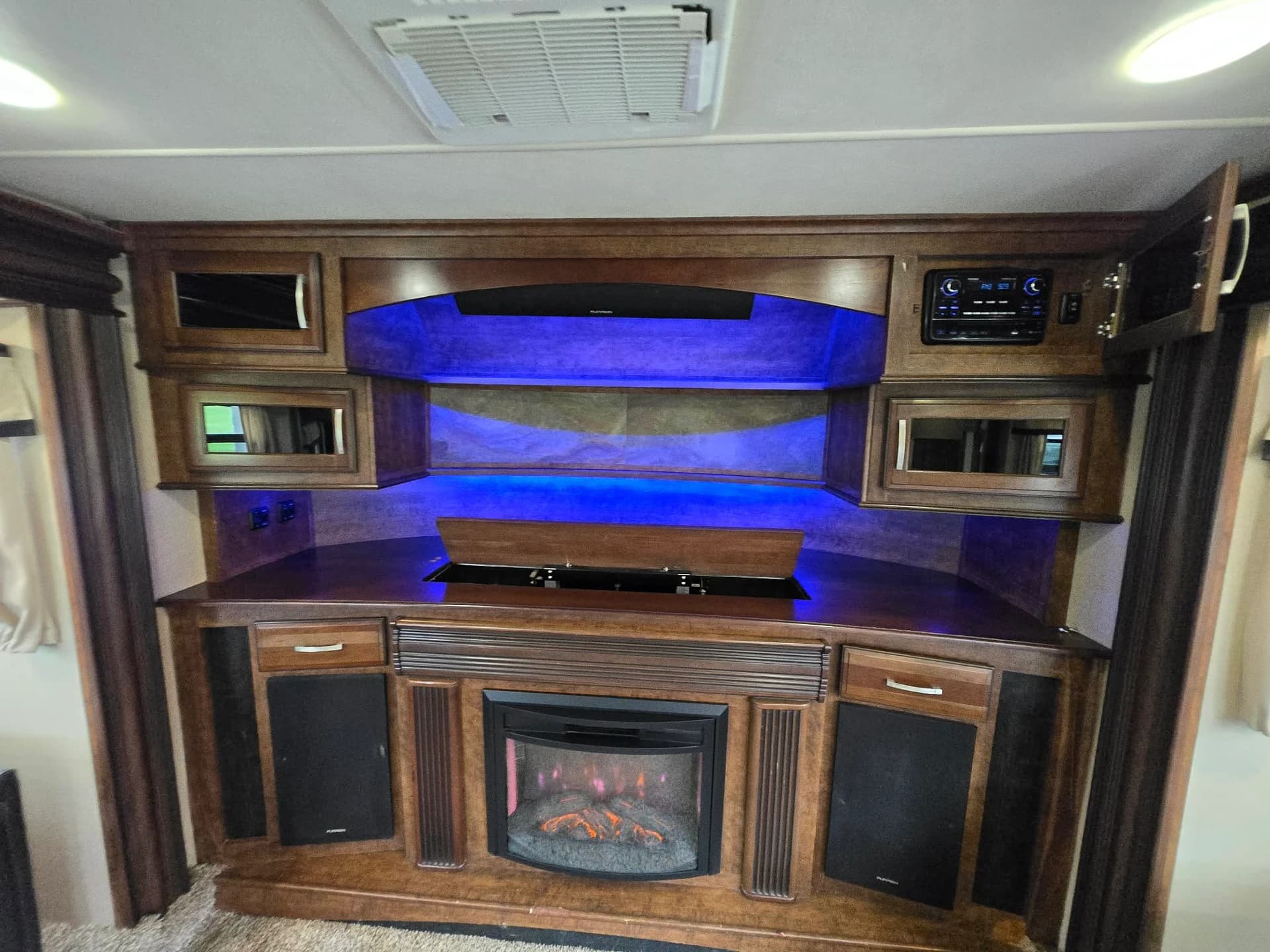2016 Grand Design Solitude 379FL — photo 10 of 15