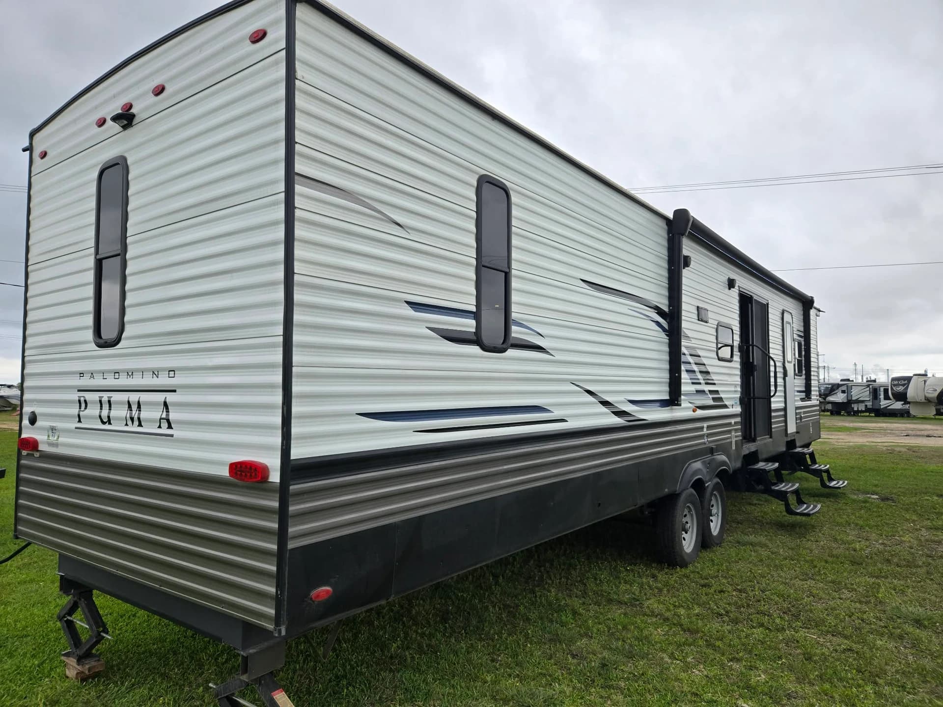 2022 Palomino Puma 39DBT — photo 3 of 16