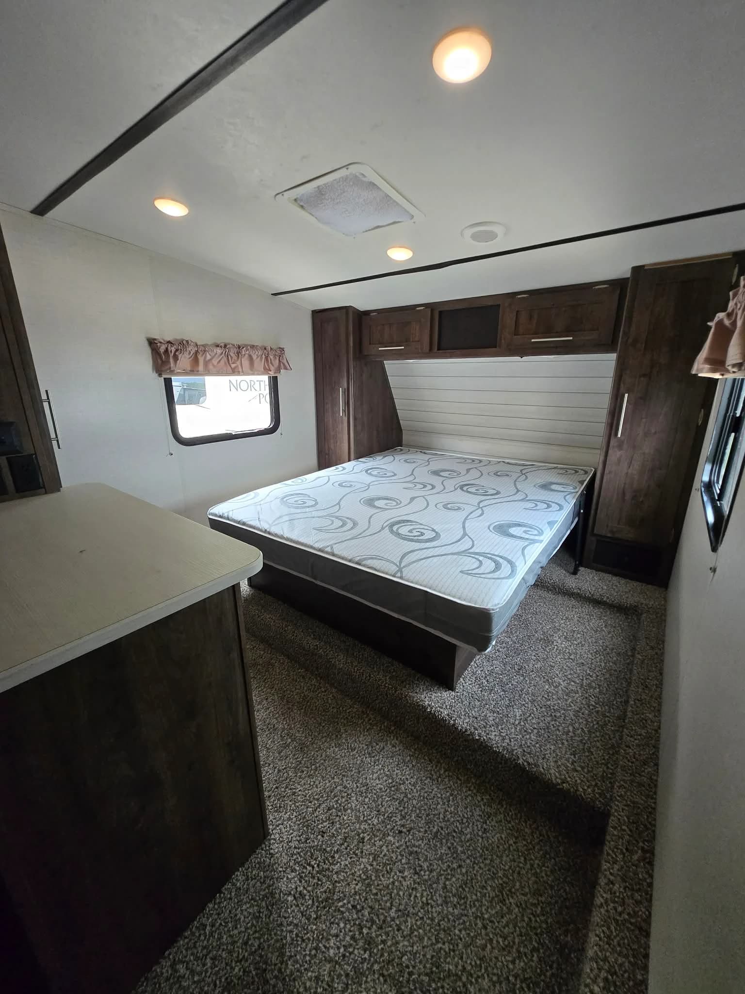 2018 Keystone Volante 310BH — photo 10 of 18