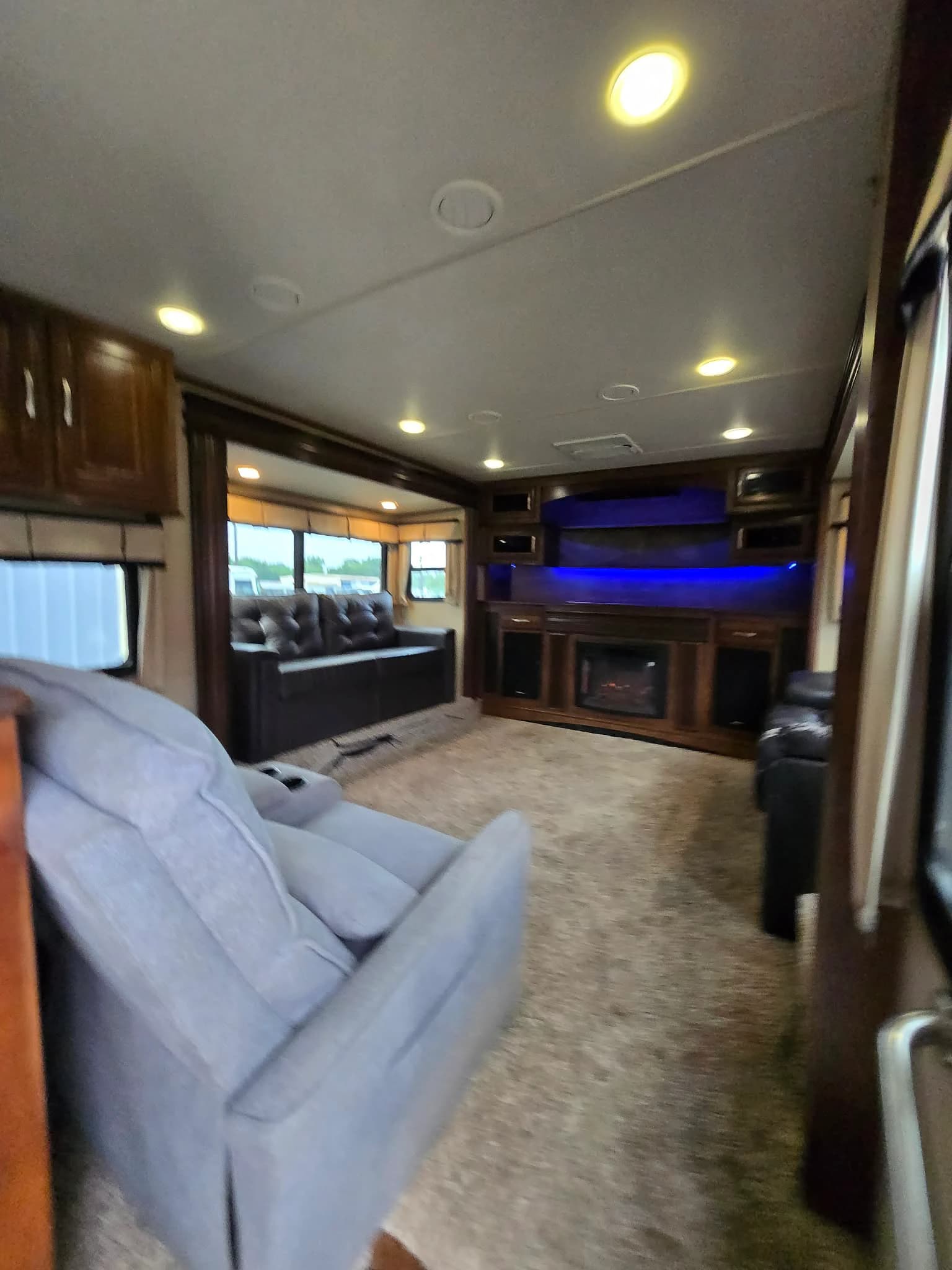 2016 Grand Design Solitude 379FL — photo 8 of 15
