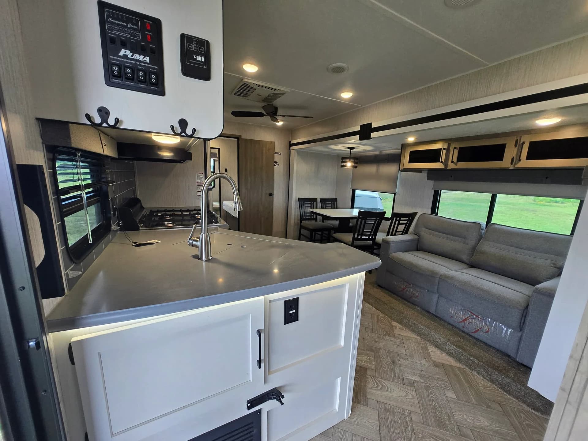 2022 Palomino Puma 39DBT — photo 6 of 16