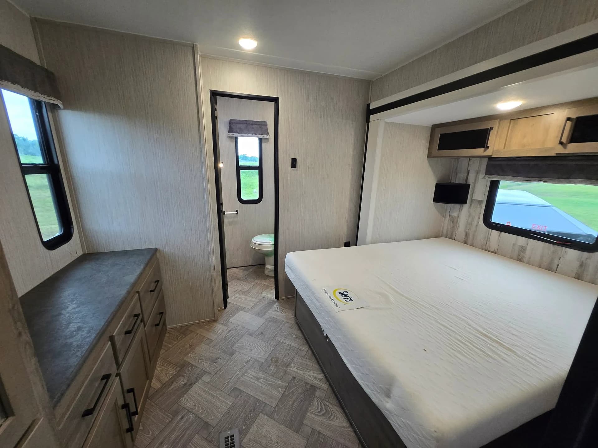 2022 Palomino Puma 39DBT — photo 11 of 16