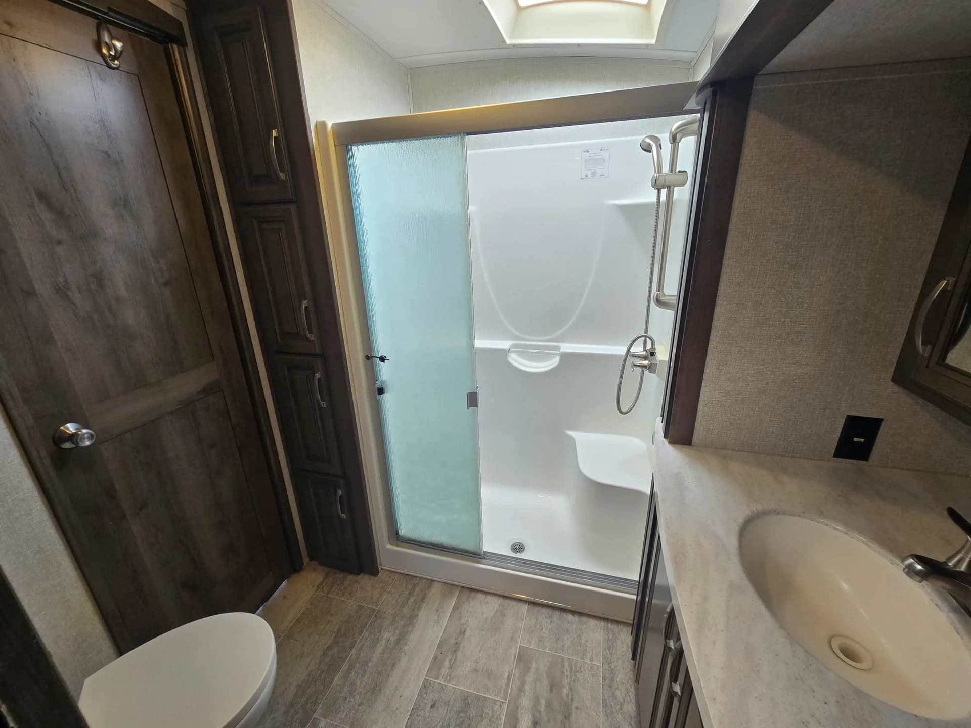 2018 Keystone Montana 3811MS — photo 10 of 16