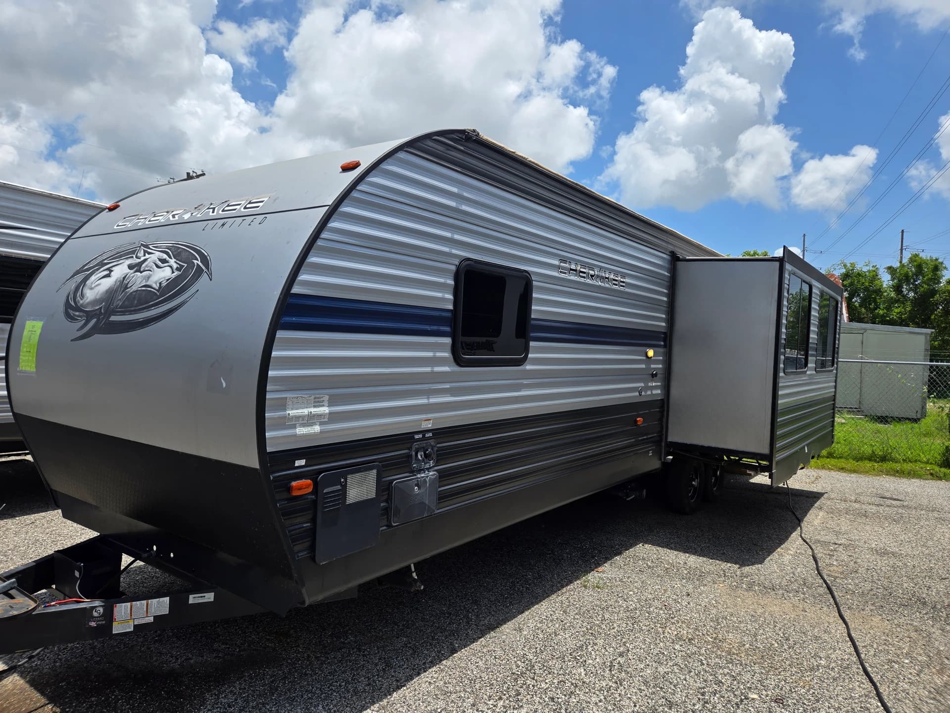 2019 Cherokee 274RK — photo 4 of 12