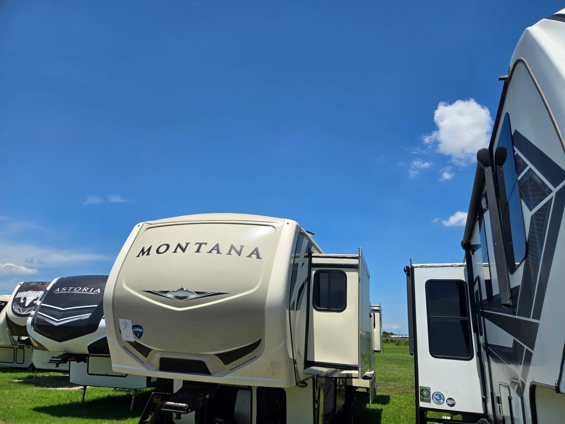 2019 Keystone Montana 3791RD — photo 1 of 2