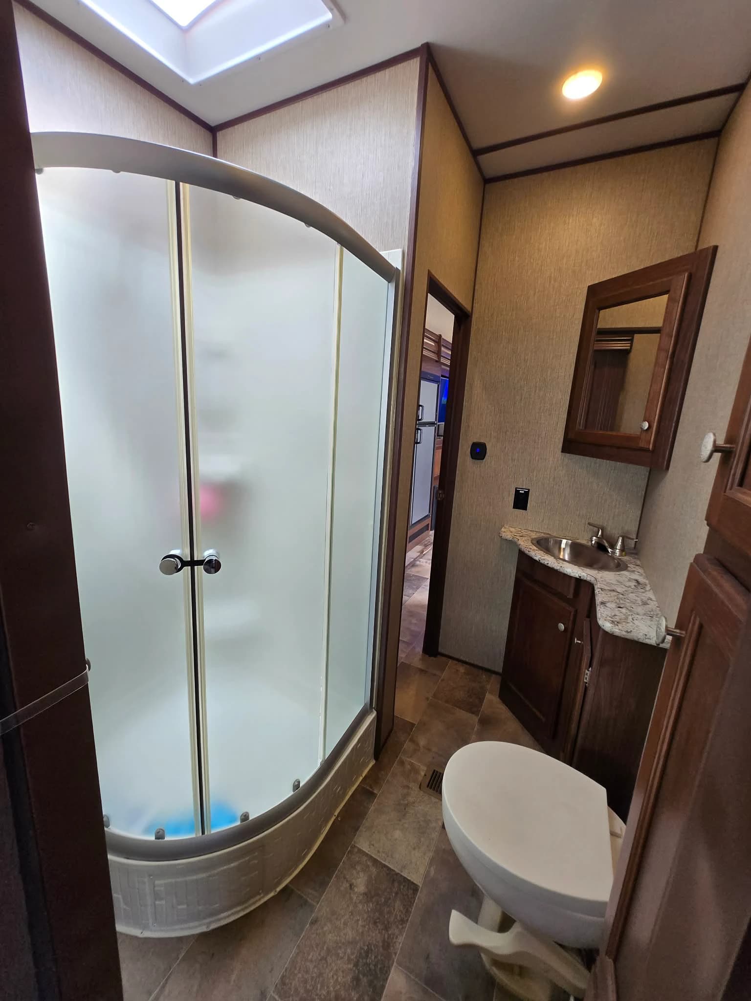 2018 Keystone Sprinter 359FWMPR — photo 11 of 15