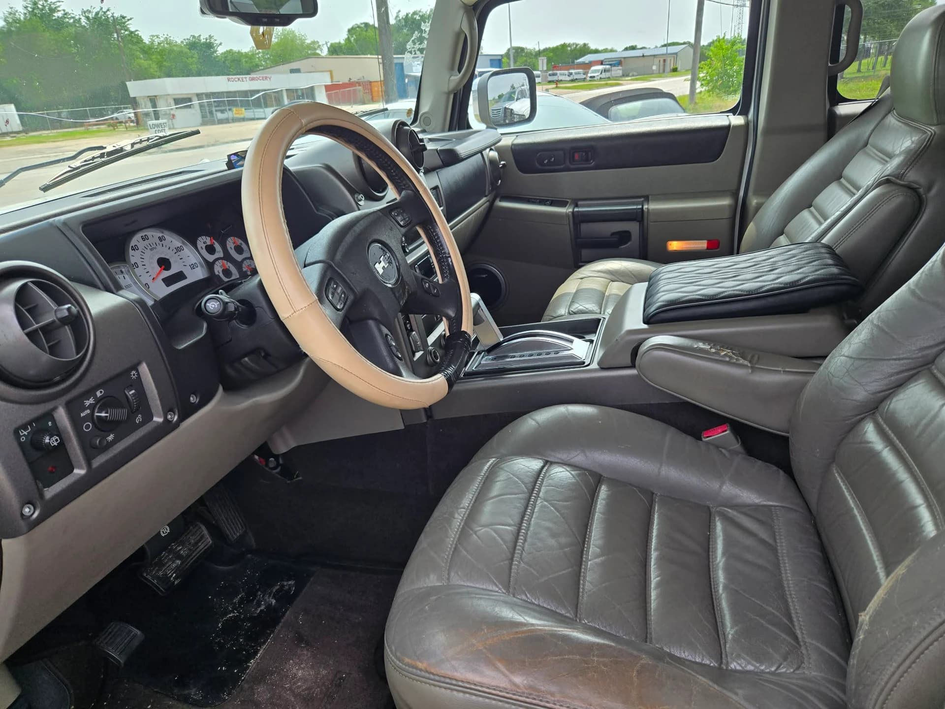 2004 Hummer H2 — photo 7 of 16