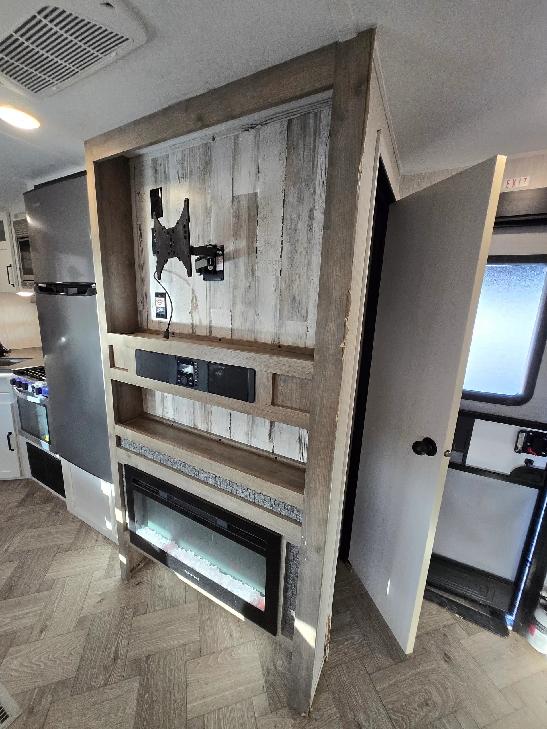2021 Palomino Puma 31QBBH — photo 9 of 14