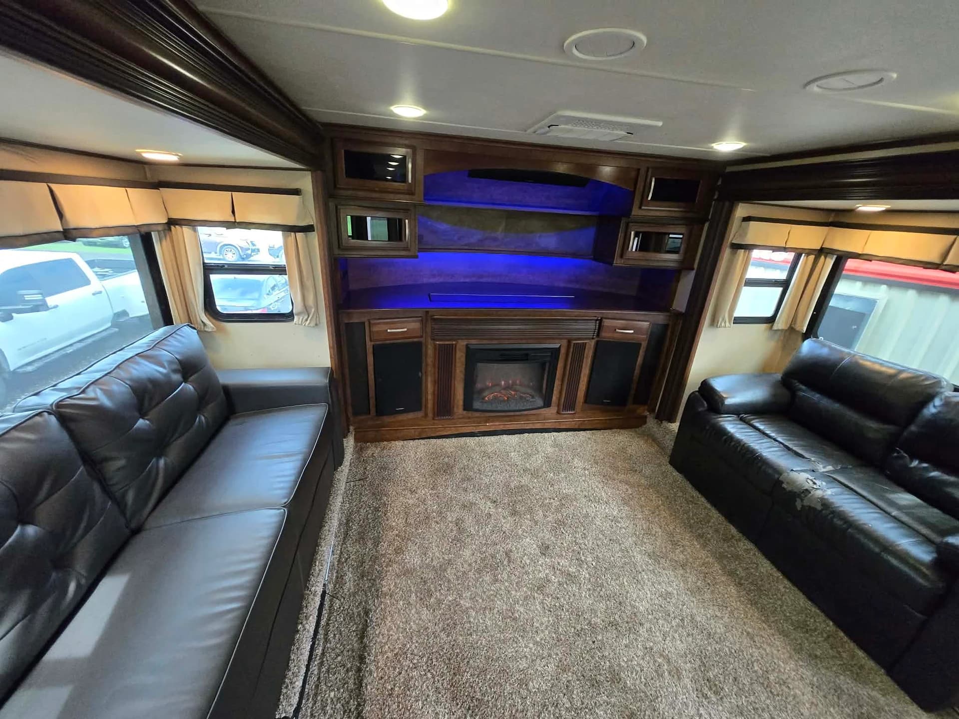 2016 Grand Design Solitude 379FL — photo 11 of 15