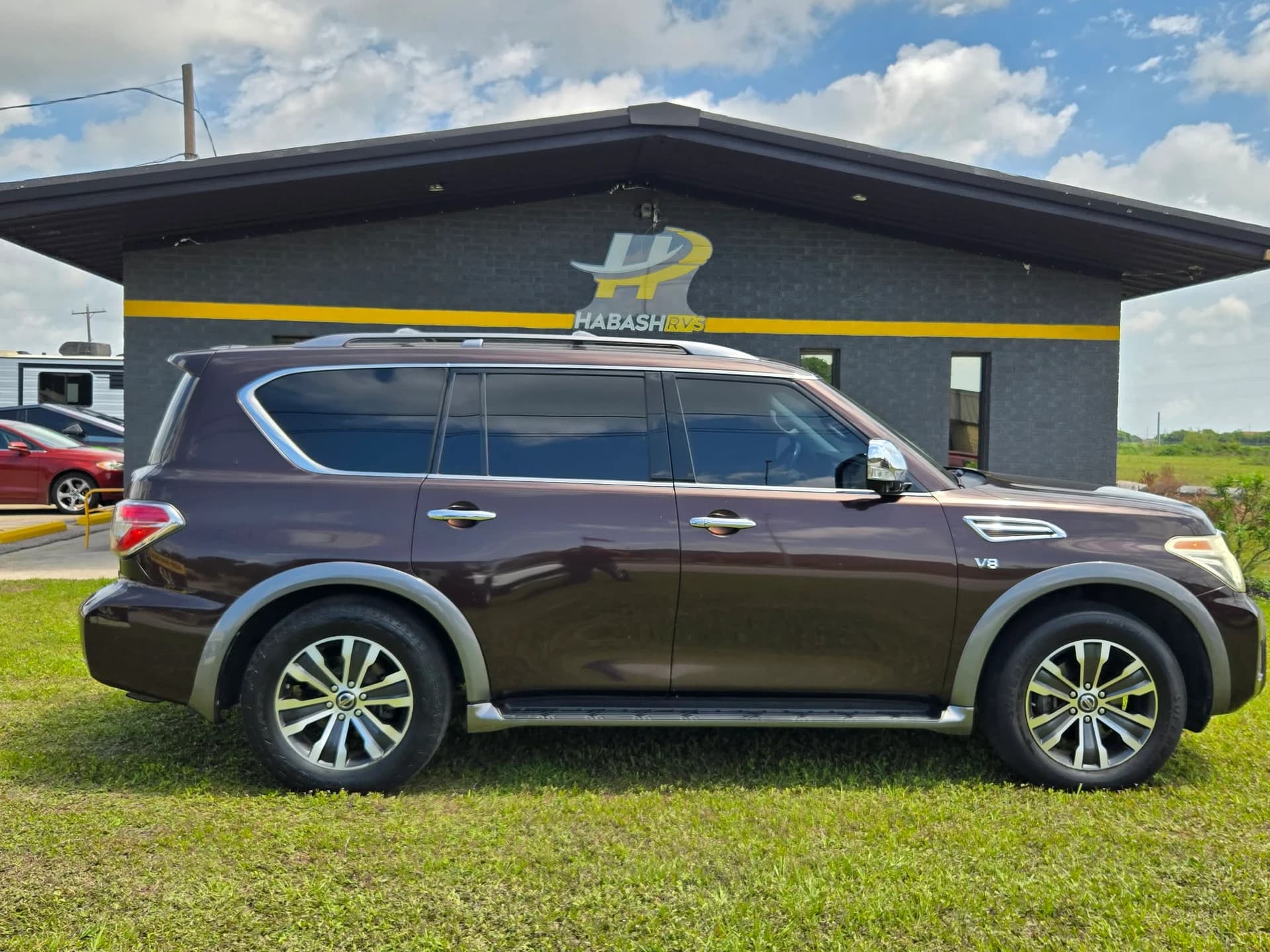 2018 Nissan Armada SL — photo 2 of 13