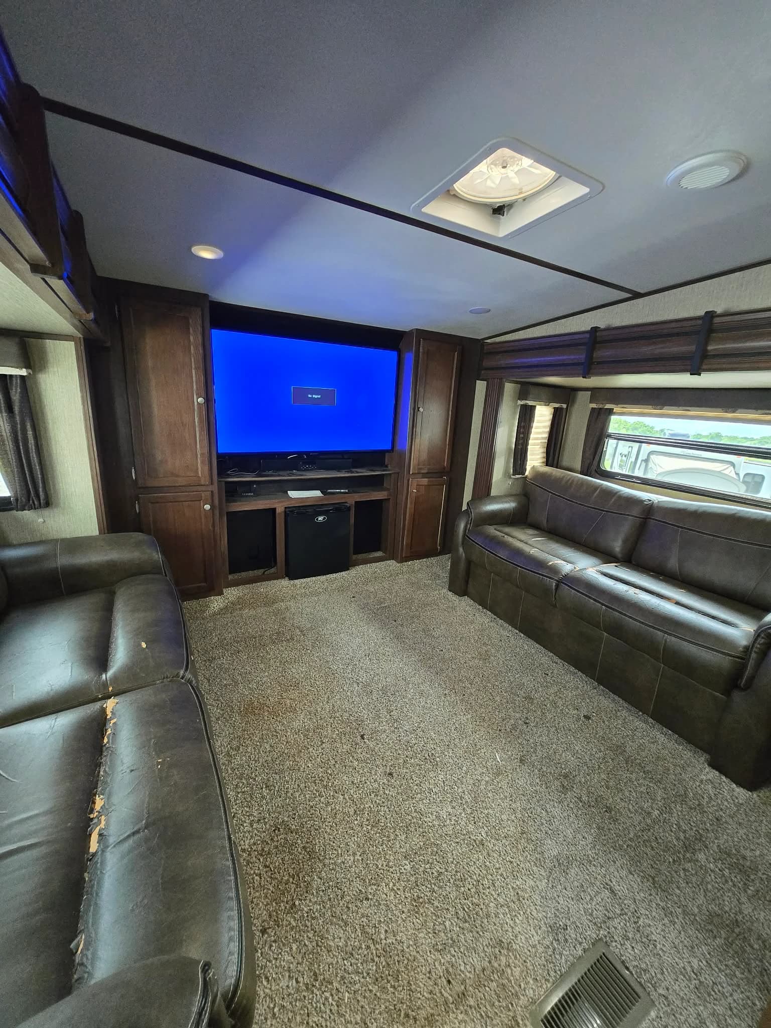 2018 Keystone Sprinter 359FWMPR — photo 13 of 15