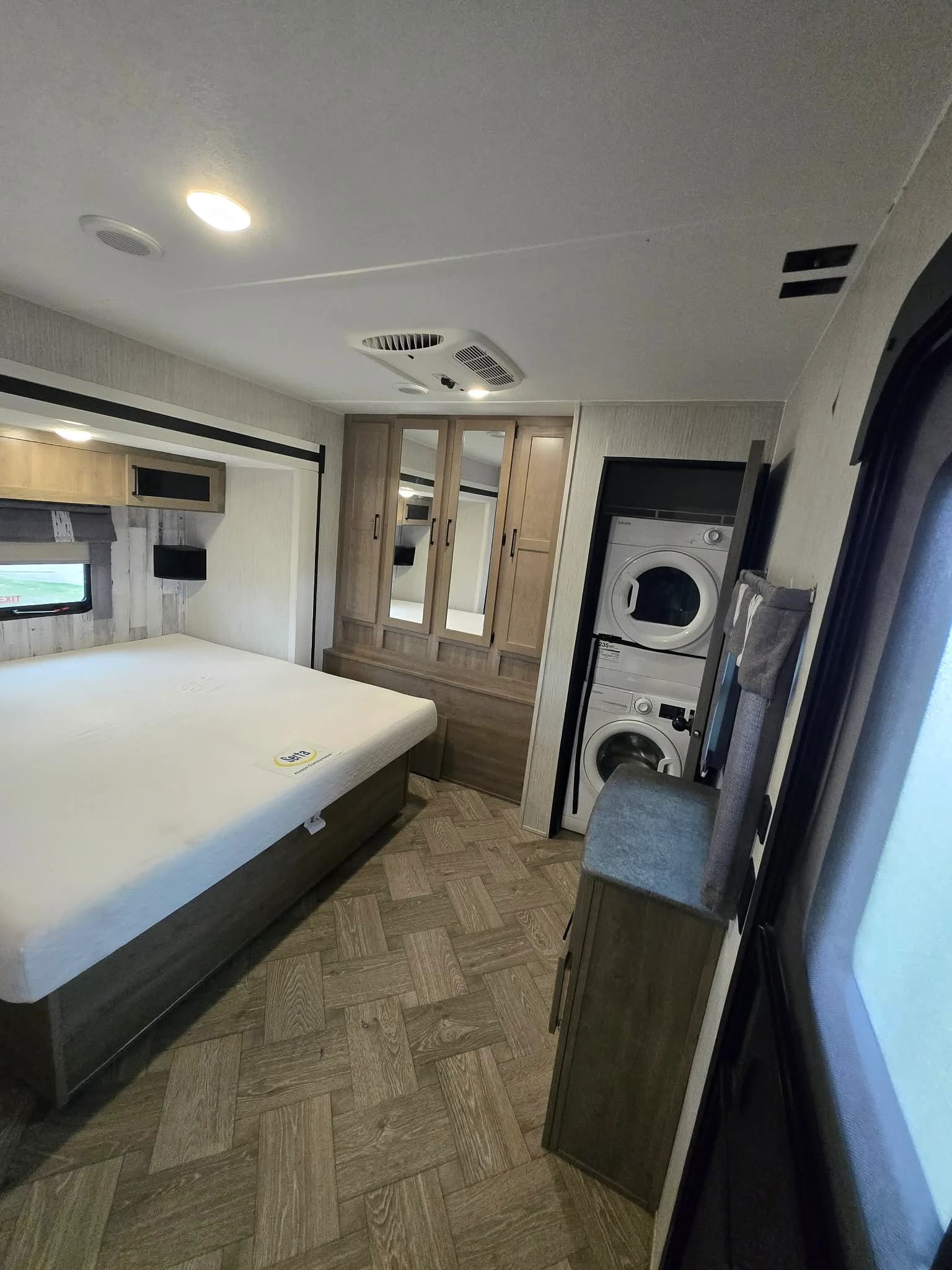 2022 Palomino Puma 39DBT — photo 9 of 16
