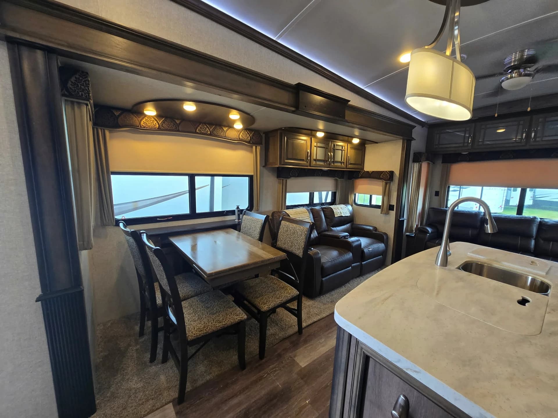 2018 Keystone Montana 3811MS — photo 7 of 16