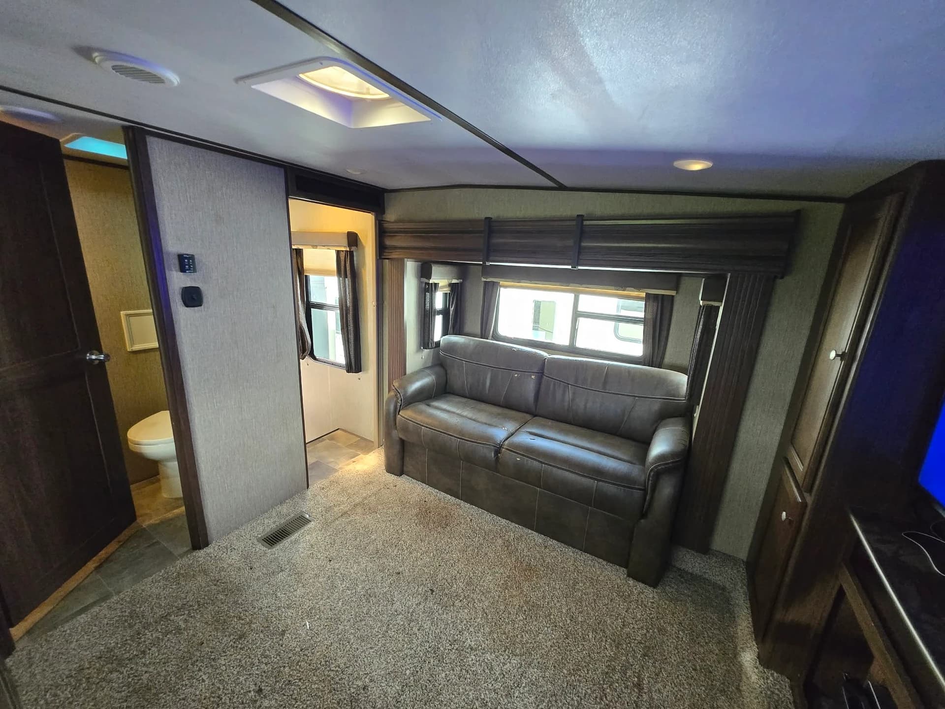 2018 Keystone Sprinter 359FWMPR — photo 7 of 15