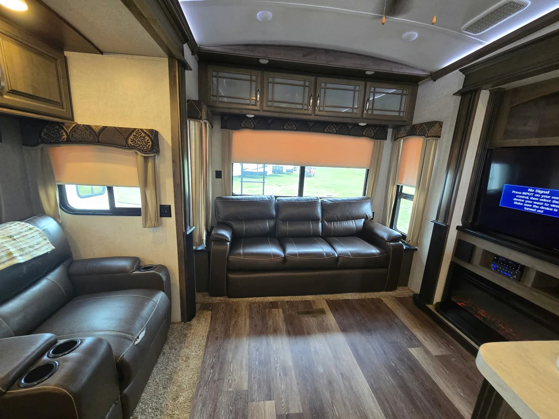 2018 Keystone Montana 3811MS — photo 6 of 16