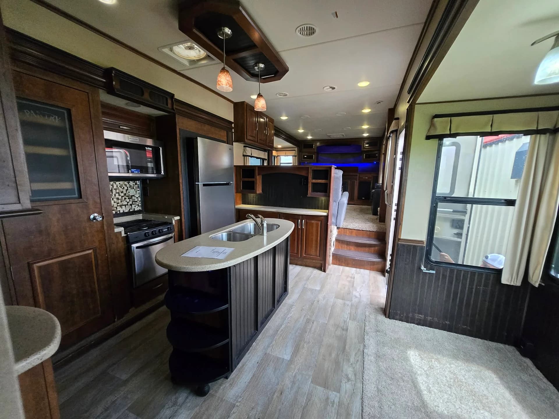 2016 Grand Design Solitude 379FL — photo 4 of 15