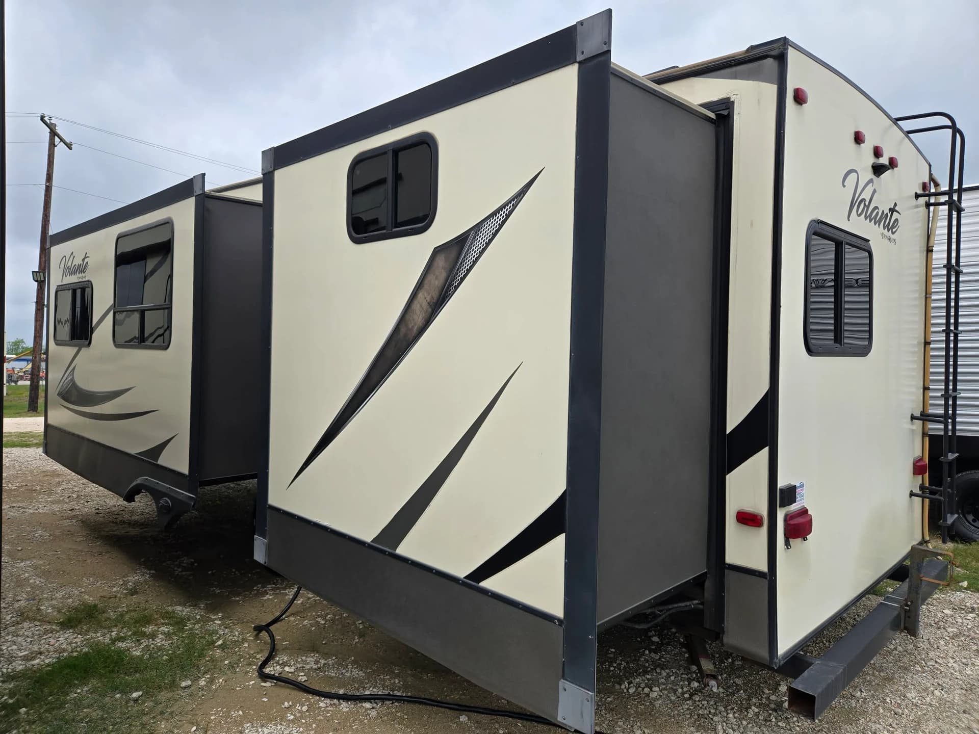 2018 Keystone Volante 310BH — photo 4 of 18