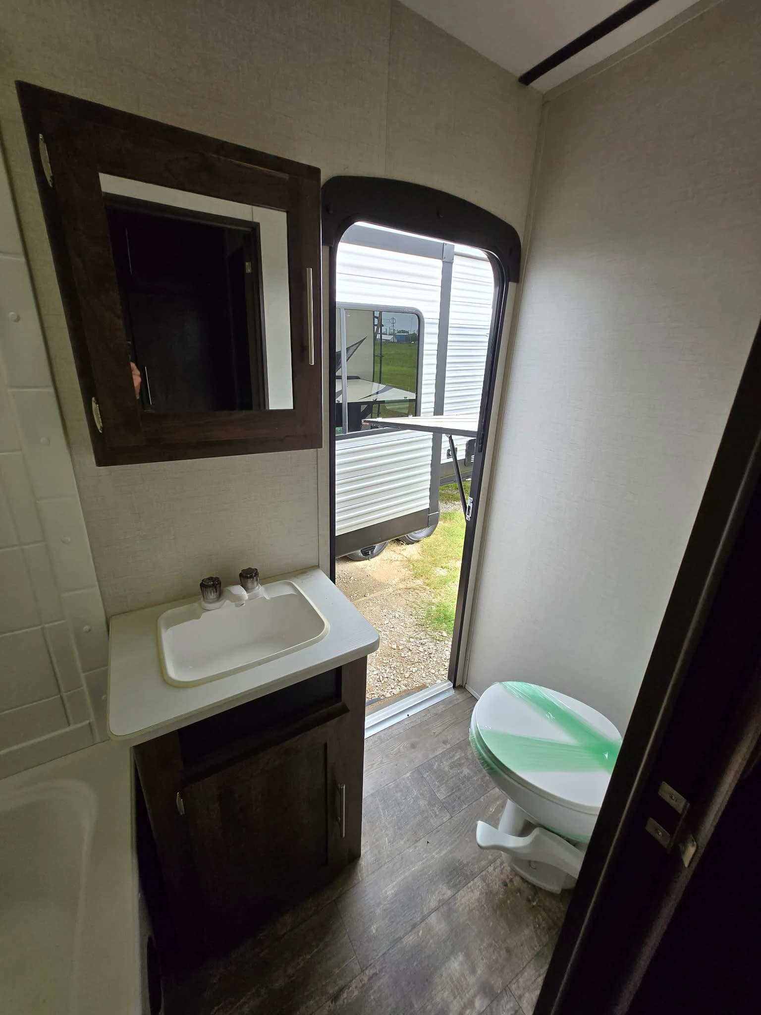 2018 Keystone Volante 310BH — photo 11 of 18