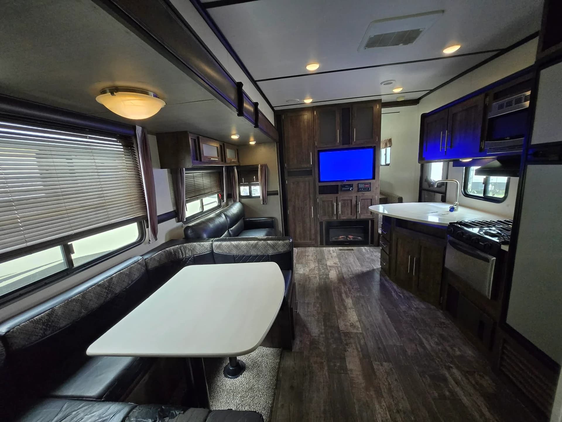 2018 Keystone Volante 310BH — photo 14 of 18