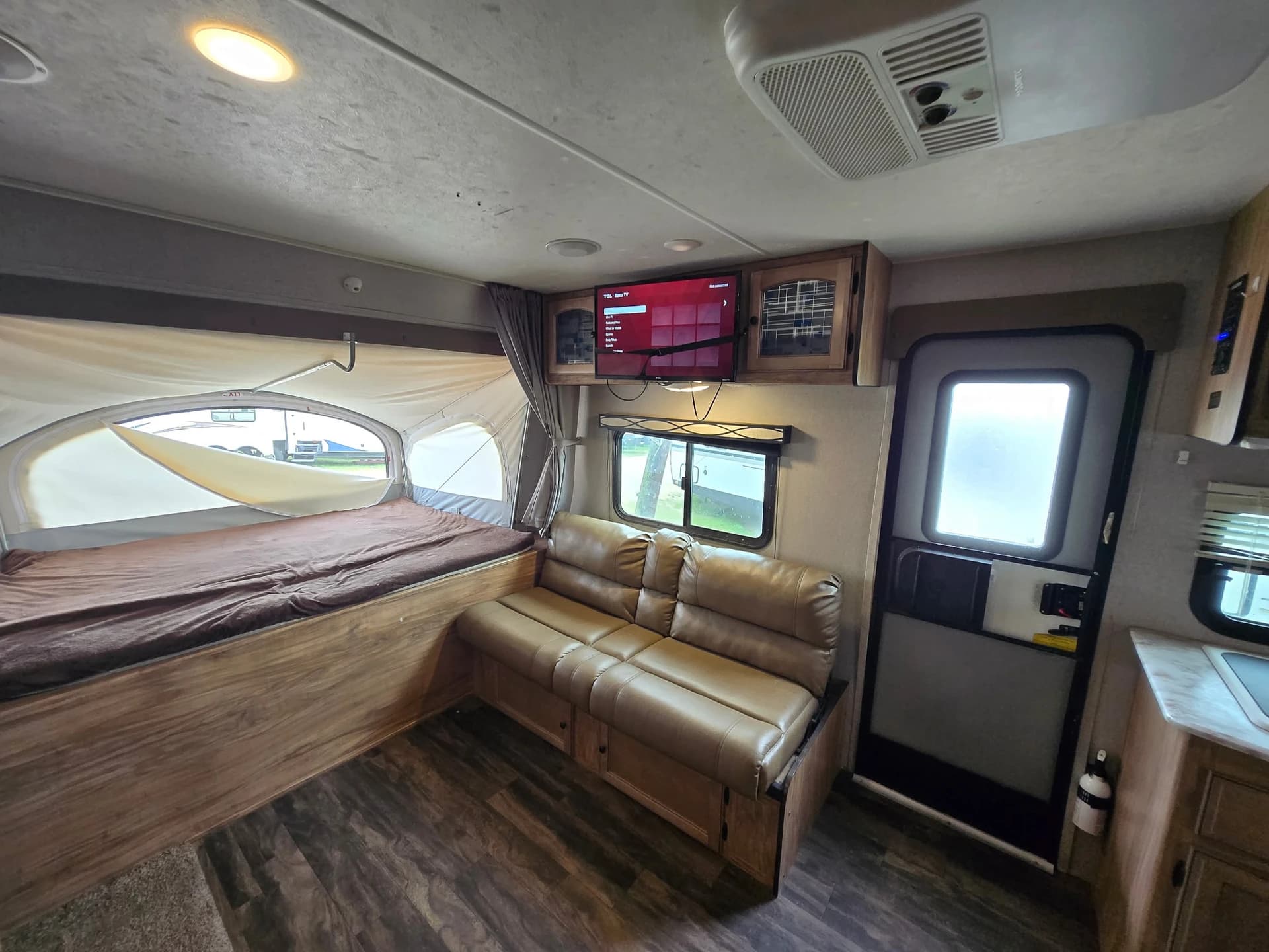 2018 Coachmen Freedom Express 23TQX — photo 5 of 15