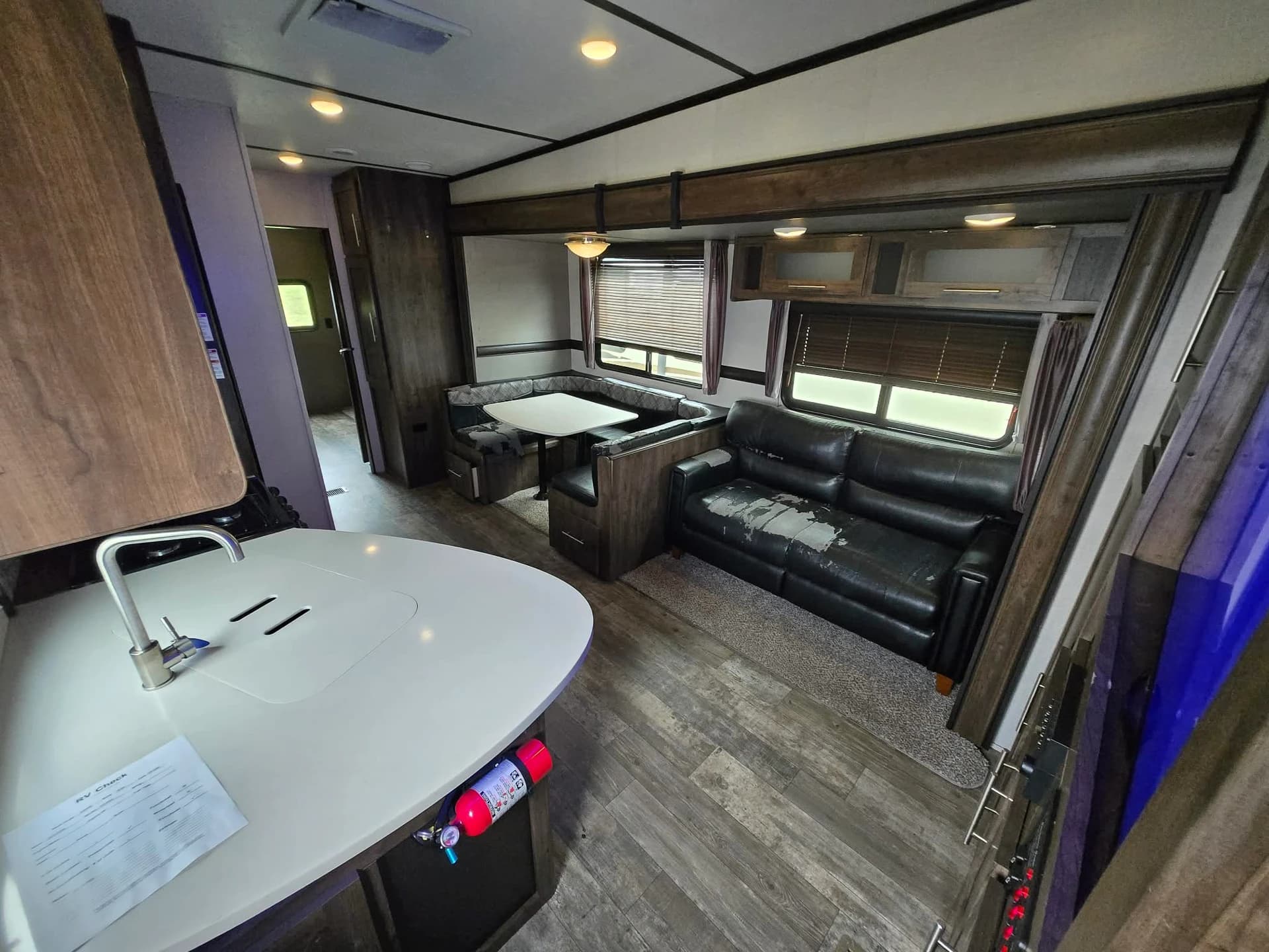 2018 Keystone Volante 310BH — photo 6 of 18
