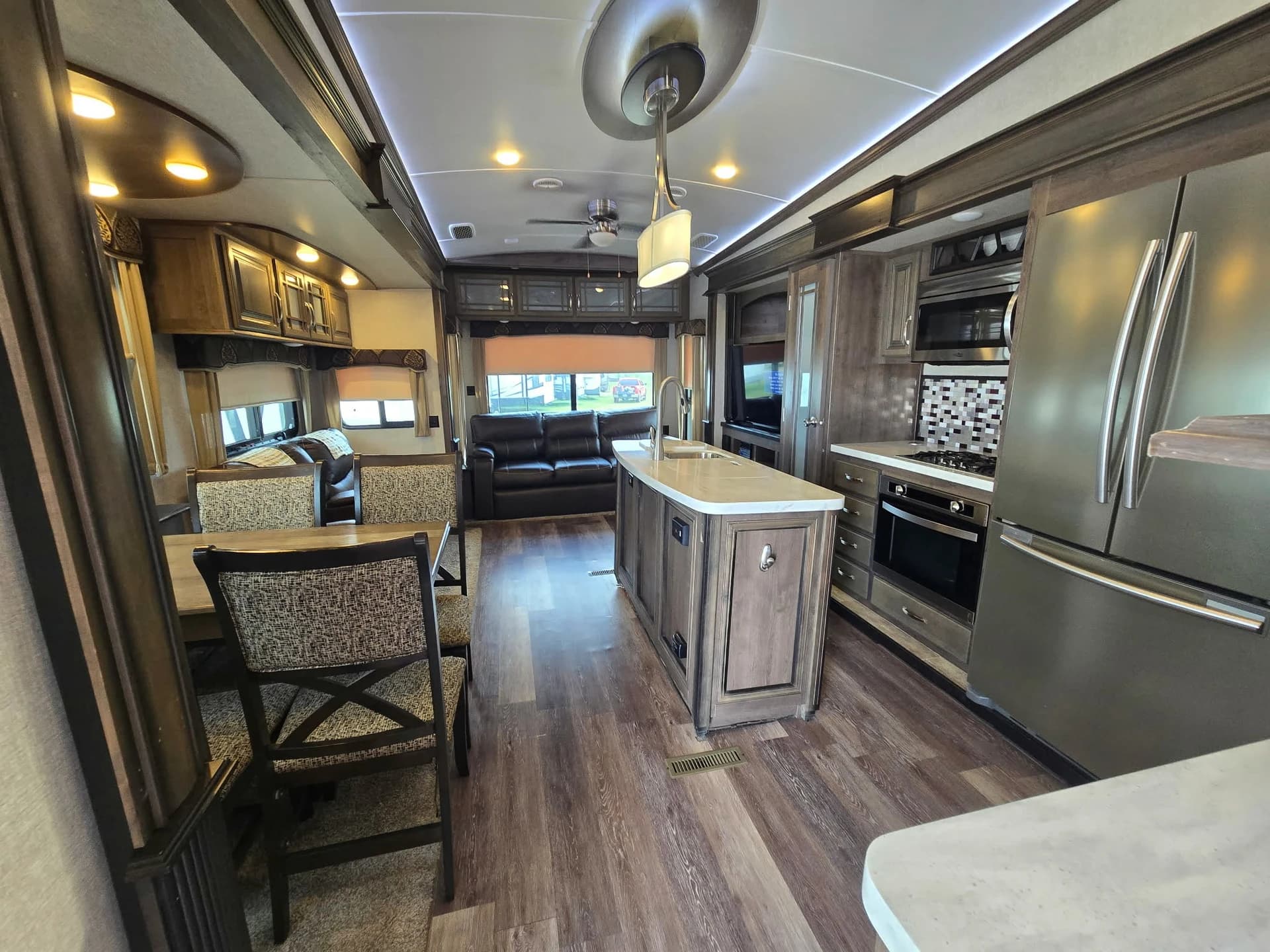 2018 Keystone Montana 3811MS — photo 5 of 16