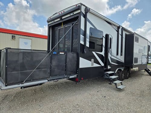 2021 Keystone Voltage 4175 hero