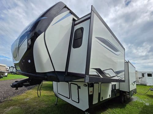 2020 Keystone Montana 335BH gallery 2