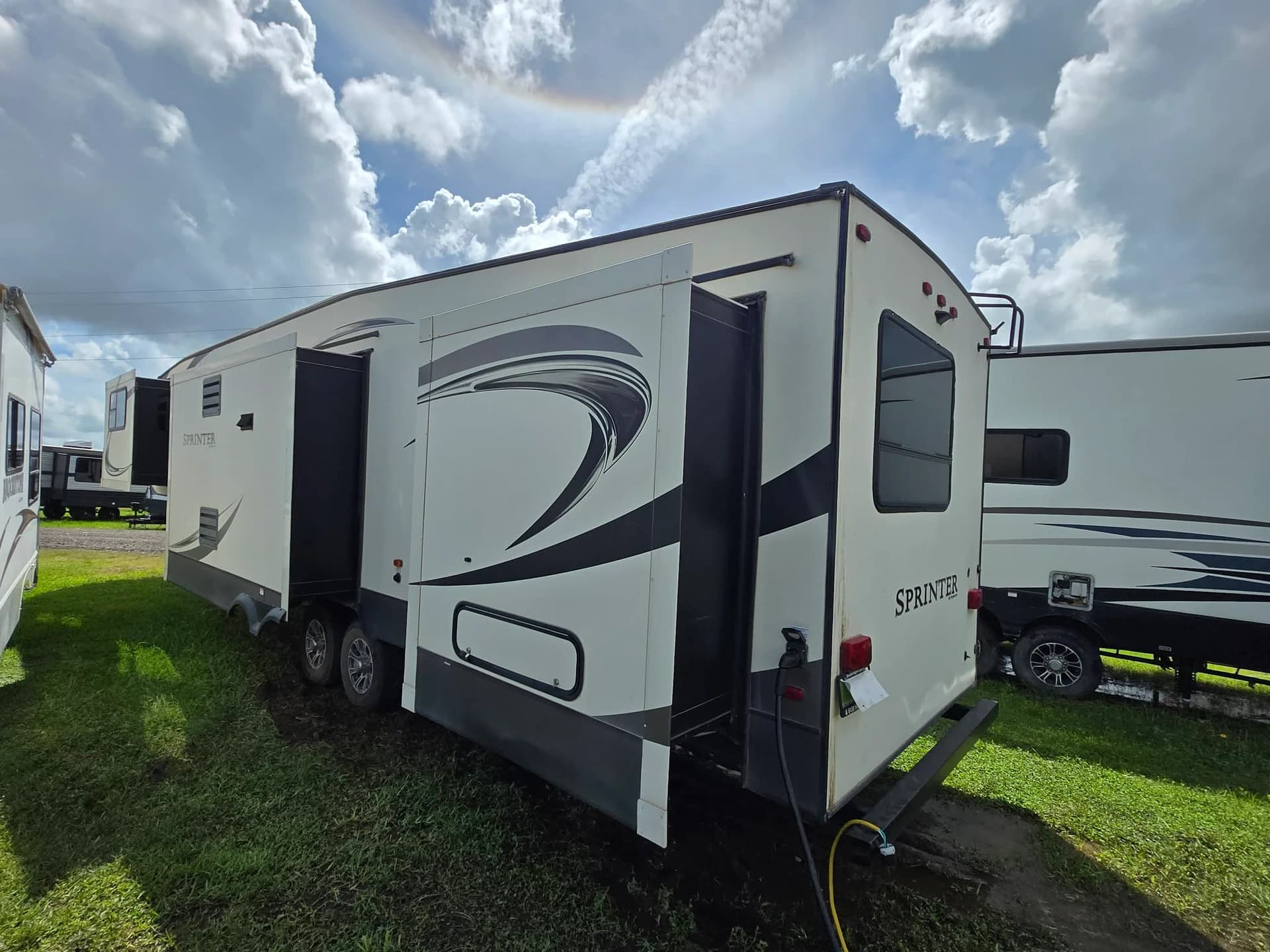 2018 Keystone Sprinter 359FWMPR — photo 3 of 15