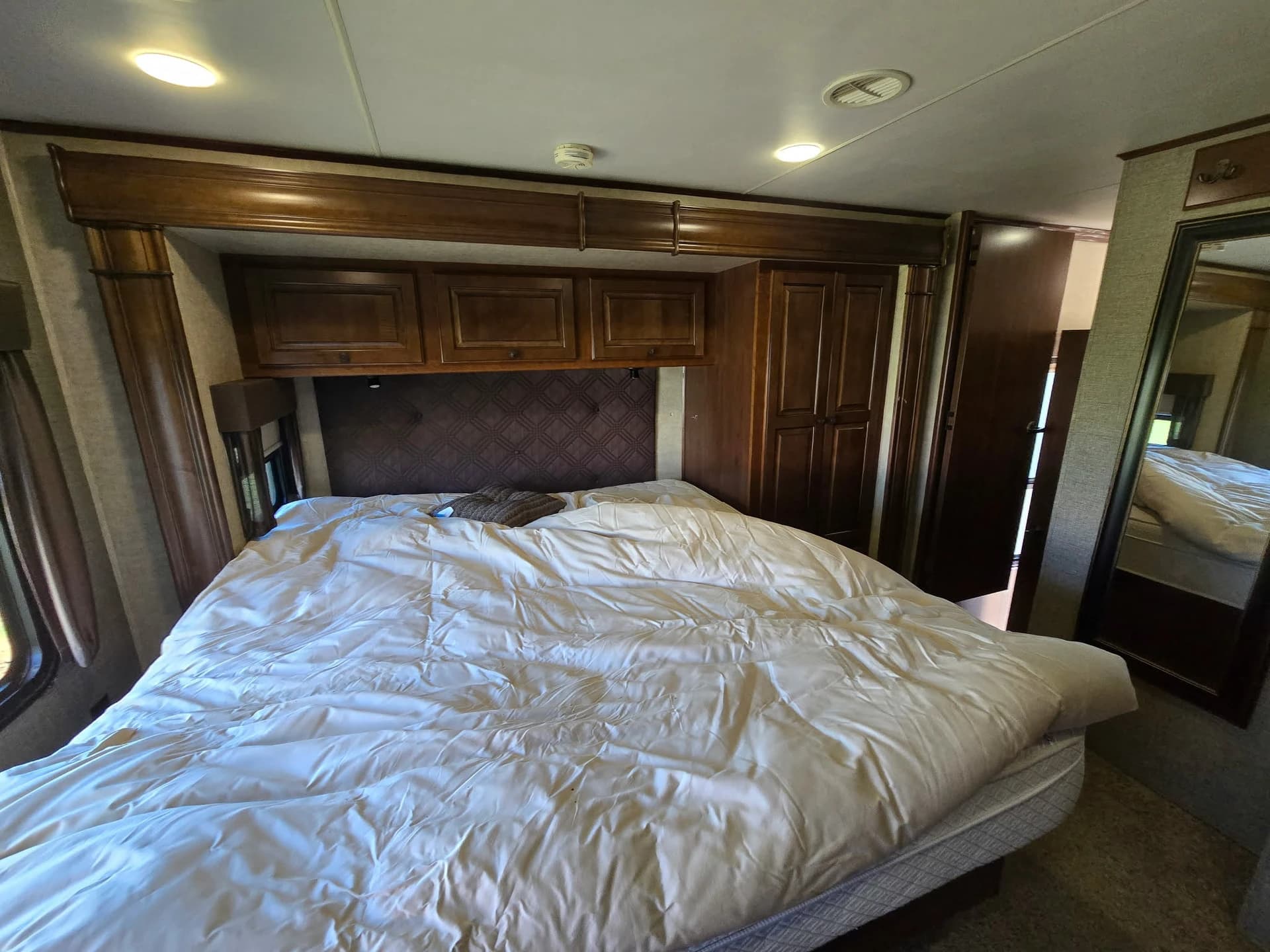2015 Heartland BIGHORN 3750 — photo 13 of 16