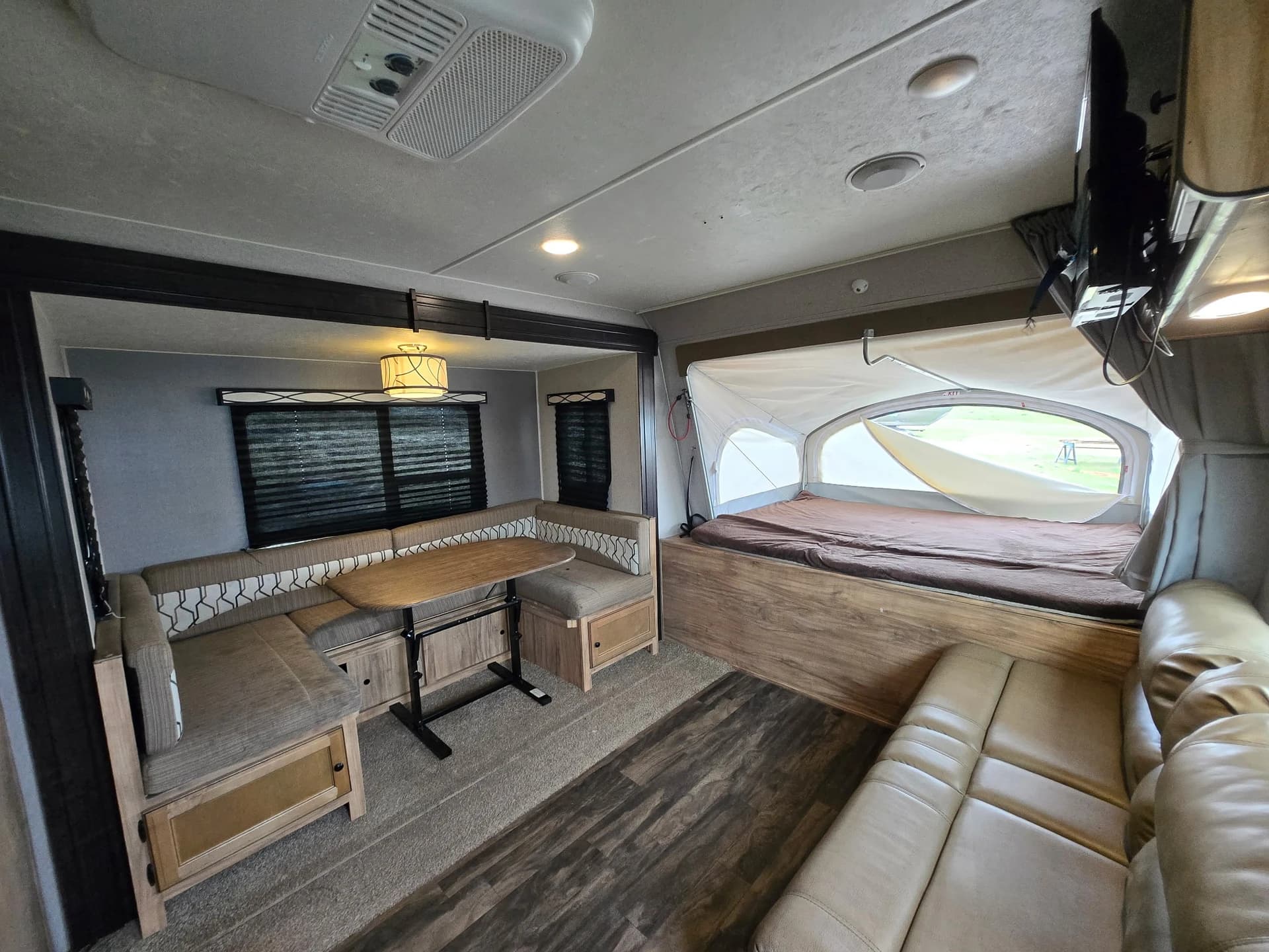 2018 Coachmen Freedom Express 23TQX — photo 4 of 15
