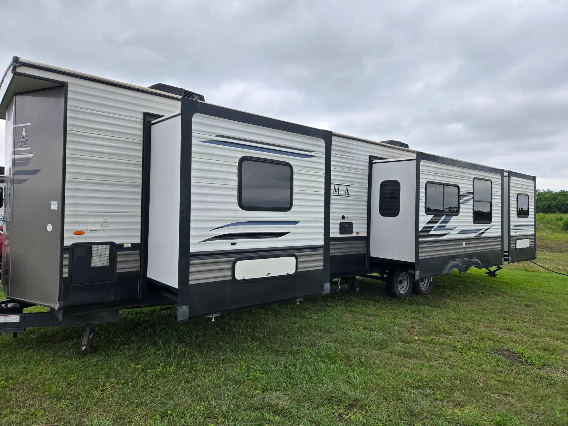 2022 Palomino Puma 39DBT — photo 5 of 16
