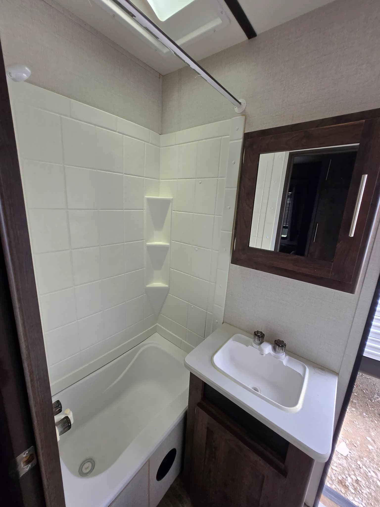 2018 Keystone Volante 310BH — photo 9 of 18