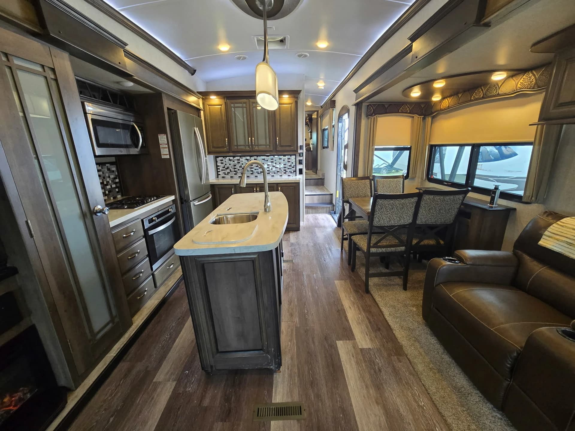 2018 Keystone Montana 3811MS — photo 4 of 16