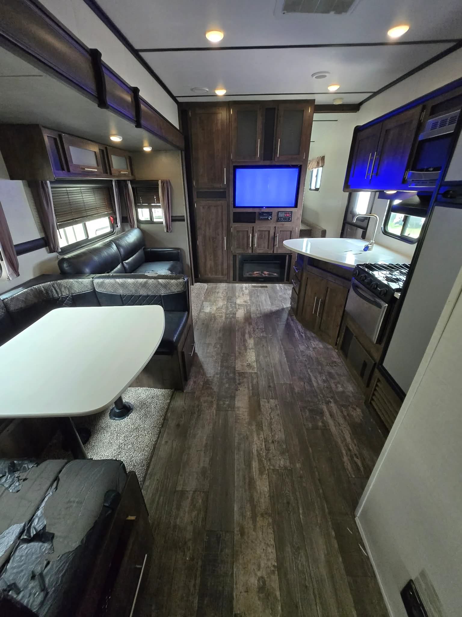 2018 Keystone Volante 310BH — photo 8 of 18