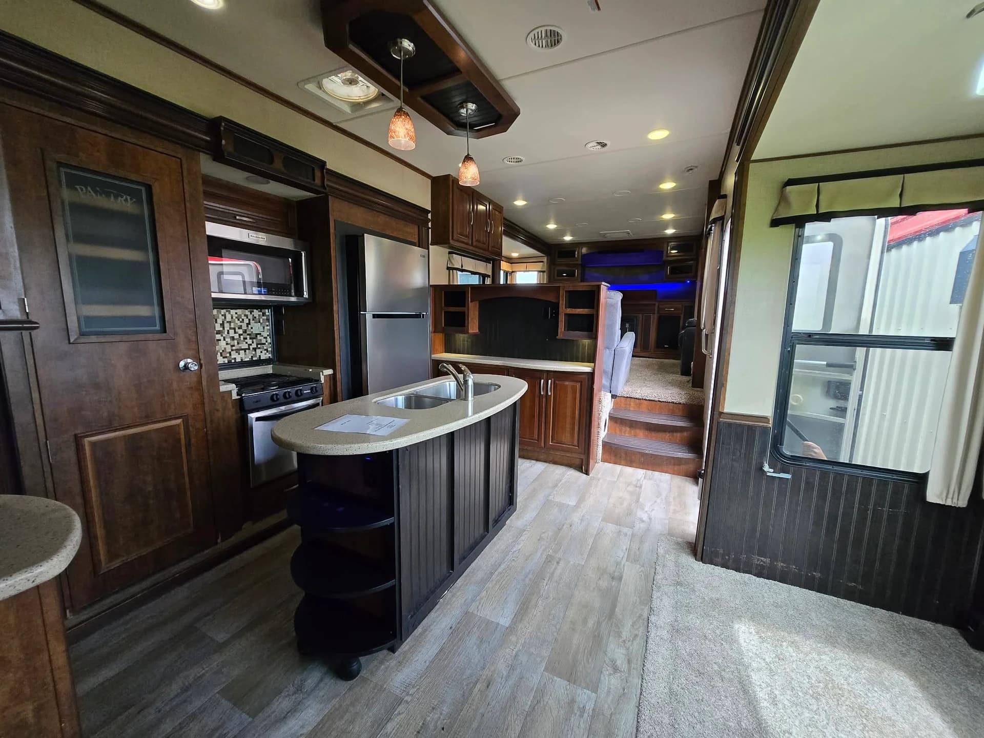 2016 Grand Design Solitude 379FL — photo 5 of 15