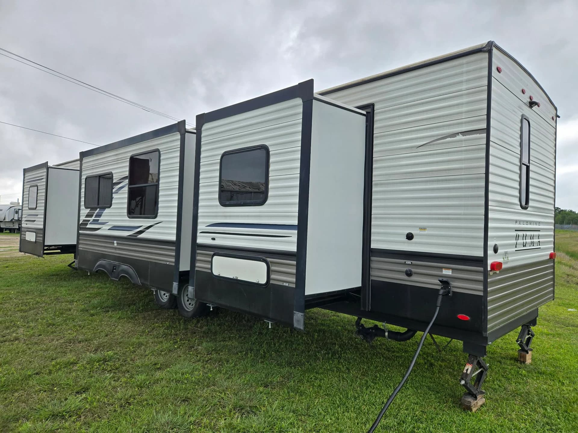 2022 Palomino Puma 39DBT — photo 4 of 16