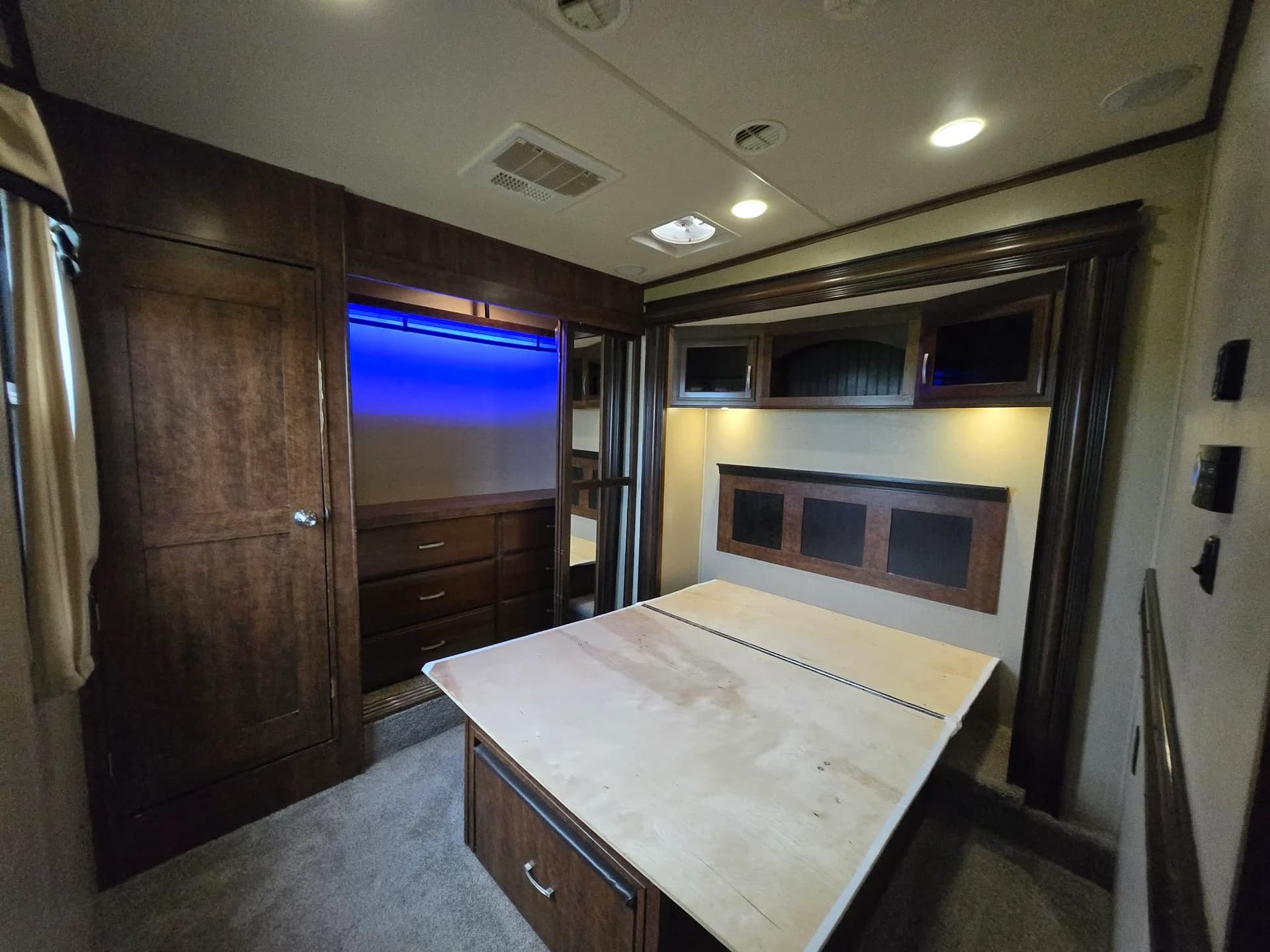 2016 Grand Design Solitude 379FL — photo 13 of 15