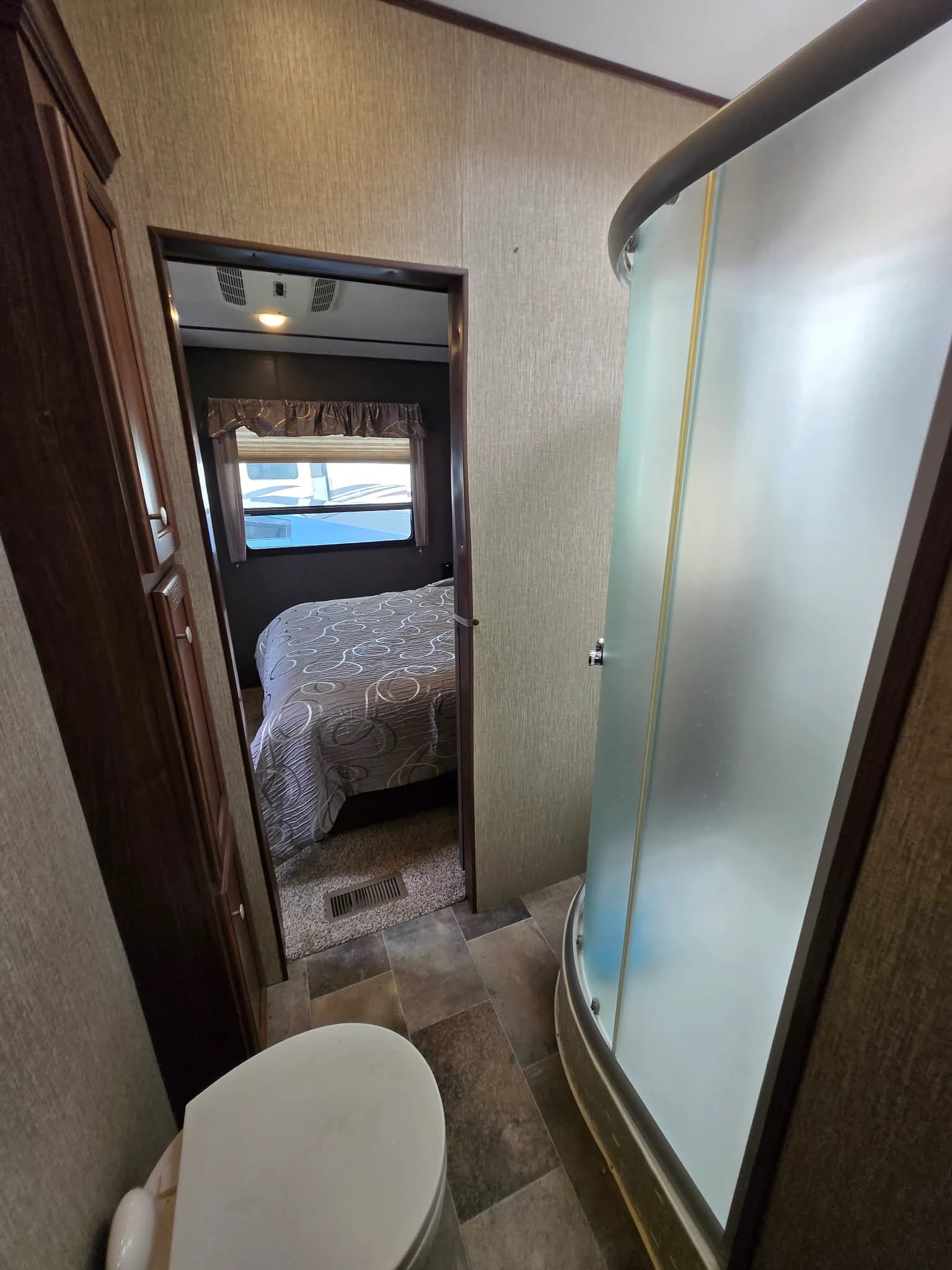 2018 Keystone Sprinter 359FWMPR — photo 12 of 15
